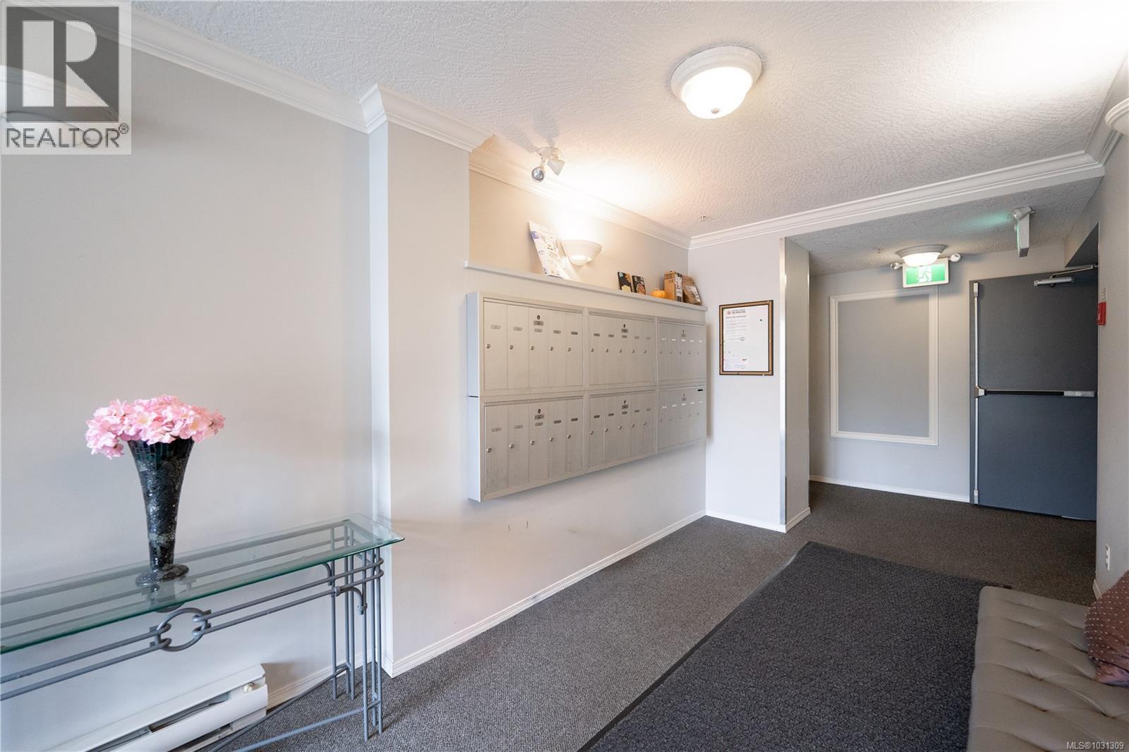 307 2527 Quadra Street, Victoria