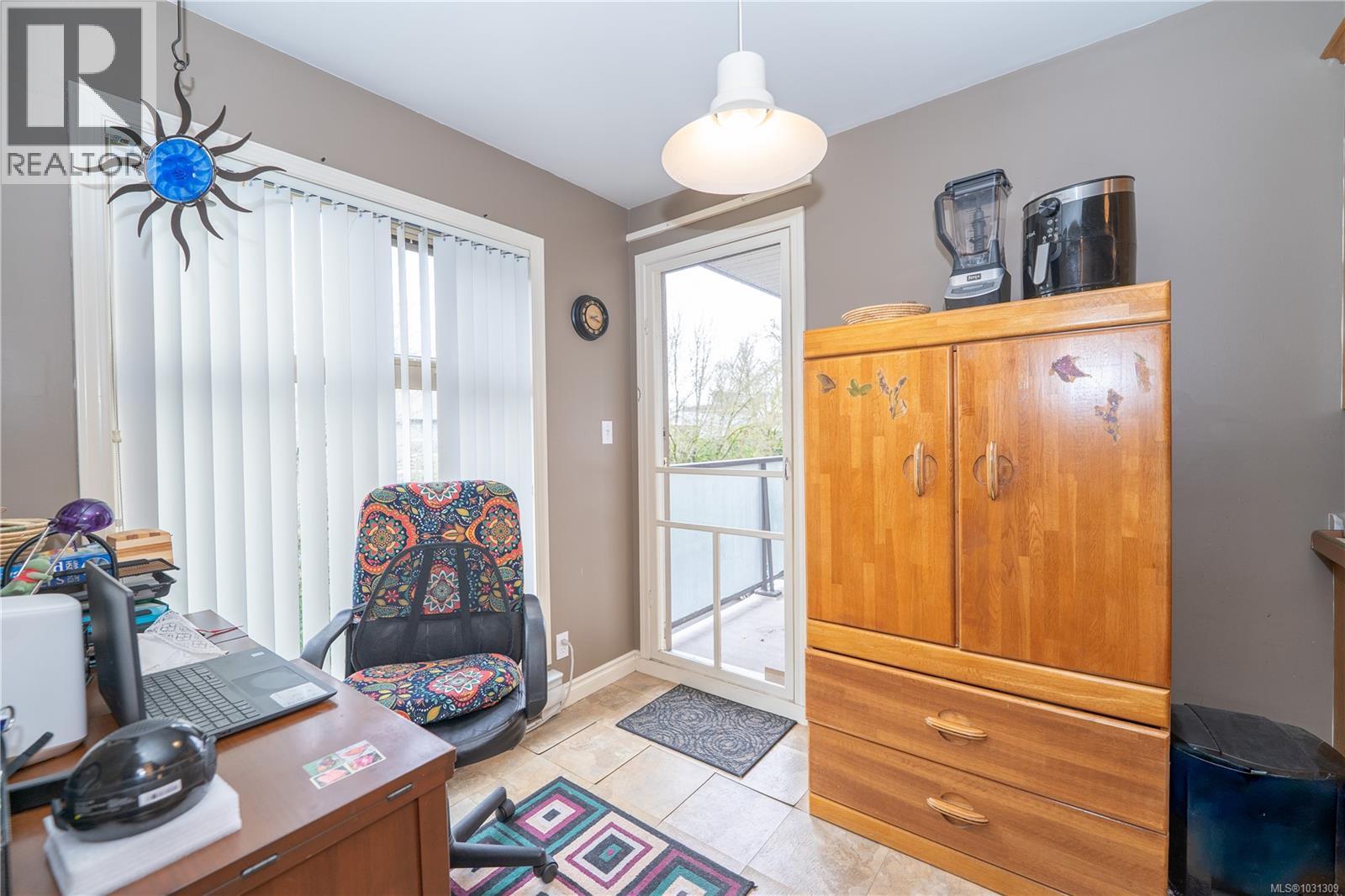 307 2527 Quadra Street, Victoria