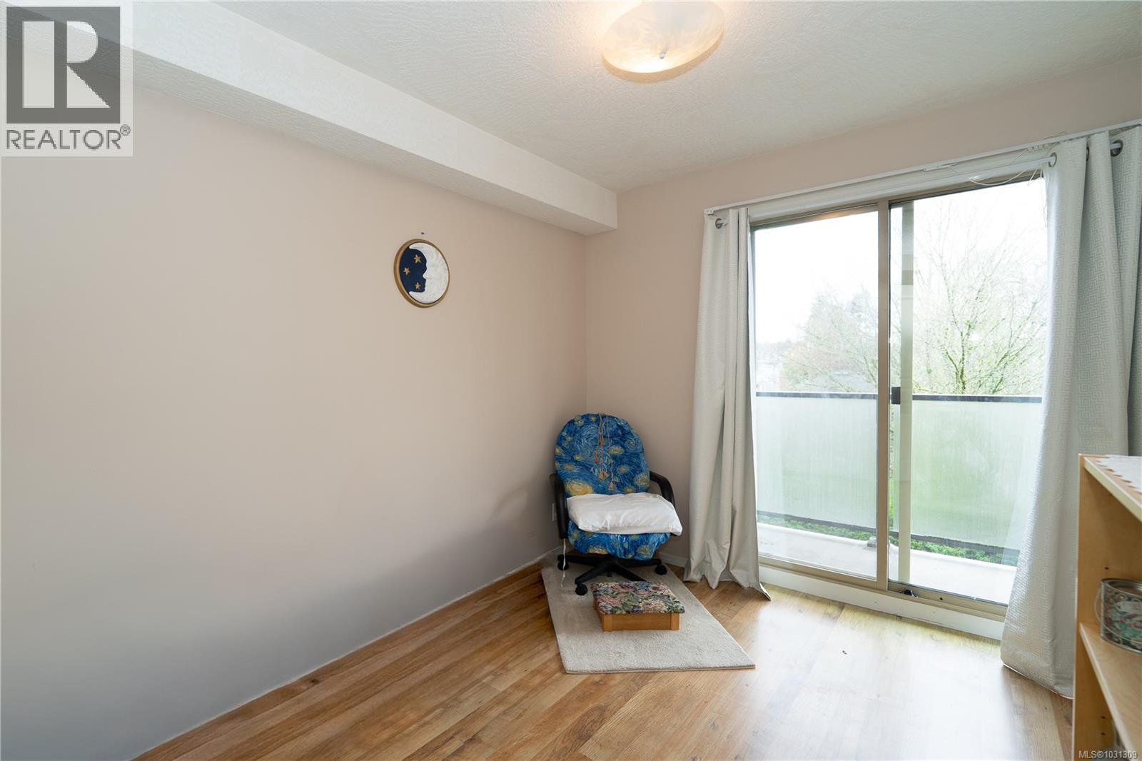 307 2527 Quadra Street, Victoria