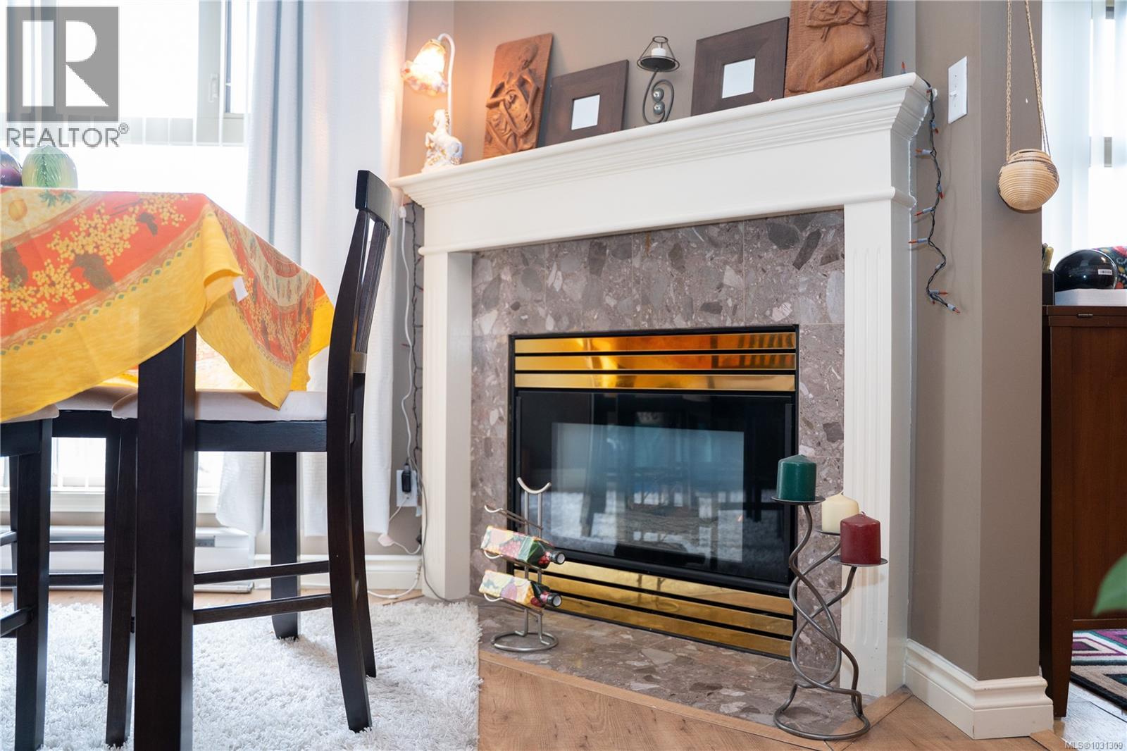 307 2527 Quadra Street, Victoria