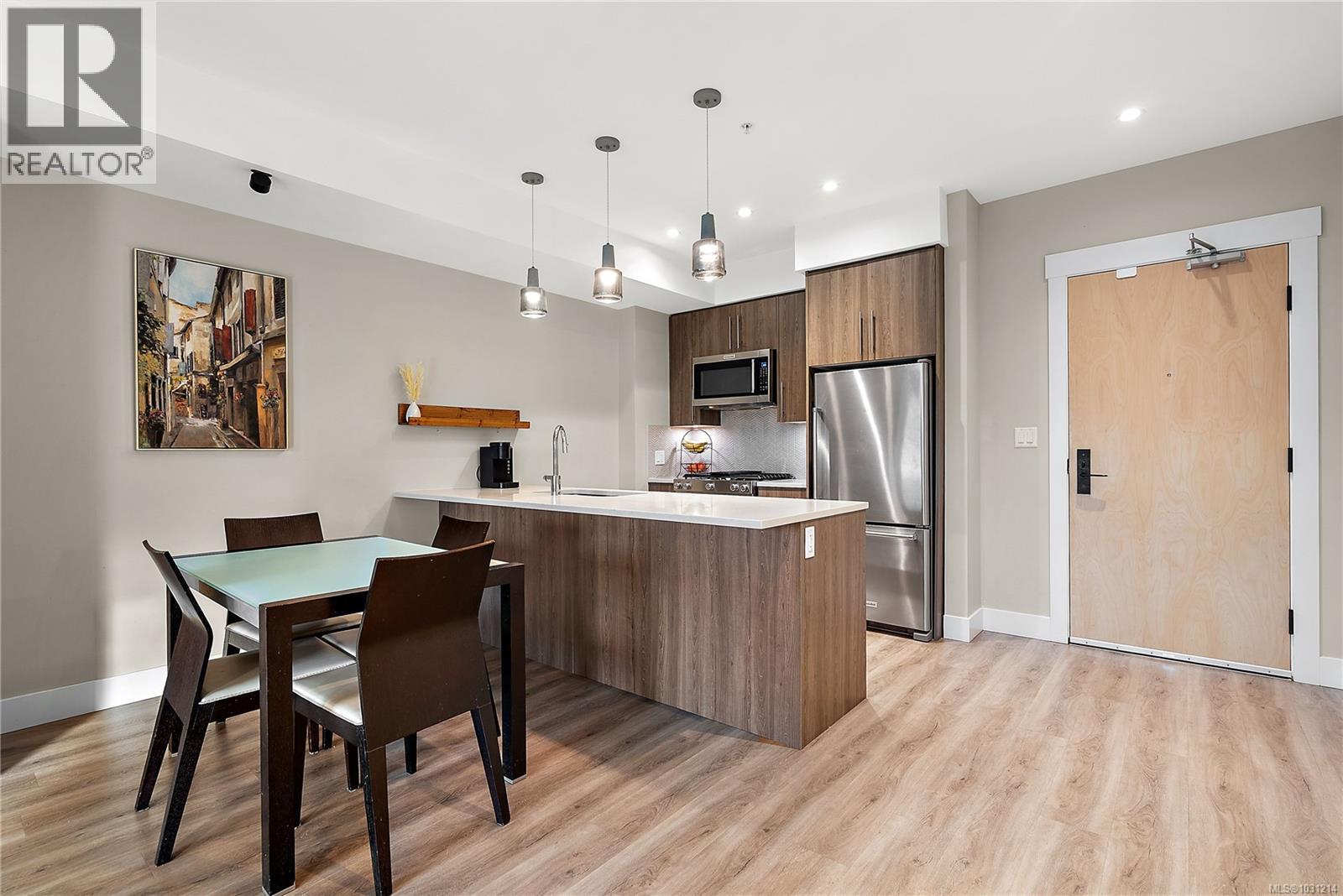 #402 2500 Hackett Cres - 2