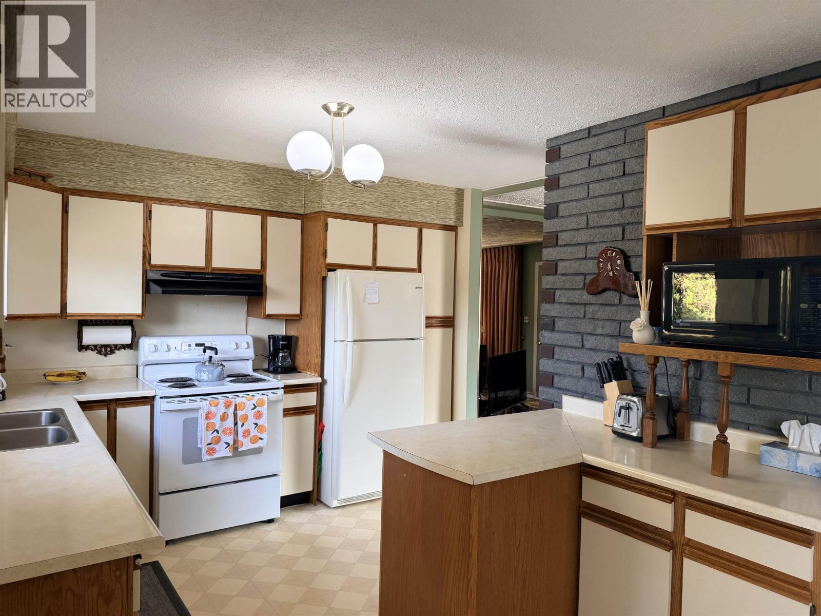 123 LAKEVIEW AVENUE - 6