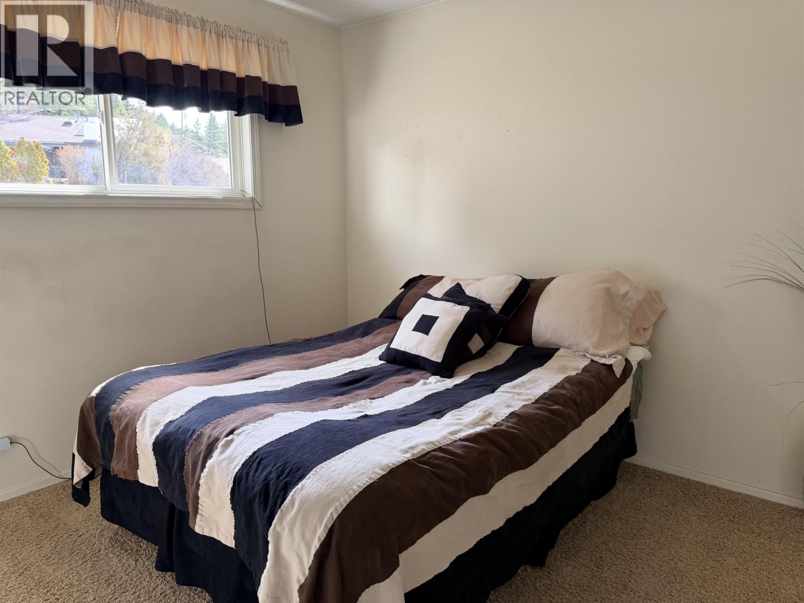 123 LAKEVIEW AVENUE - 11