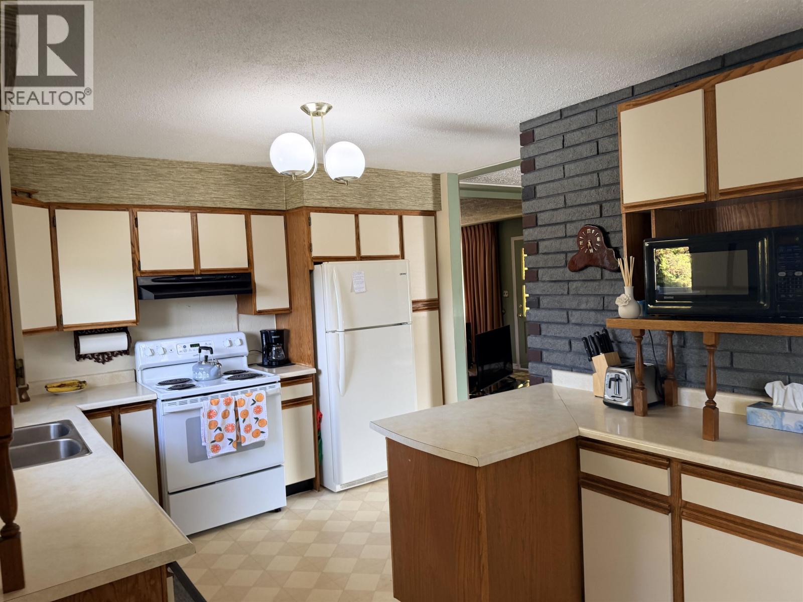 123 LAKEVIEW AVENUE - 7