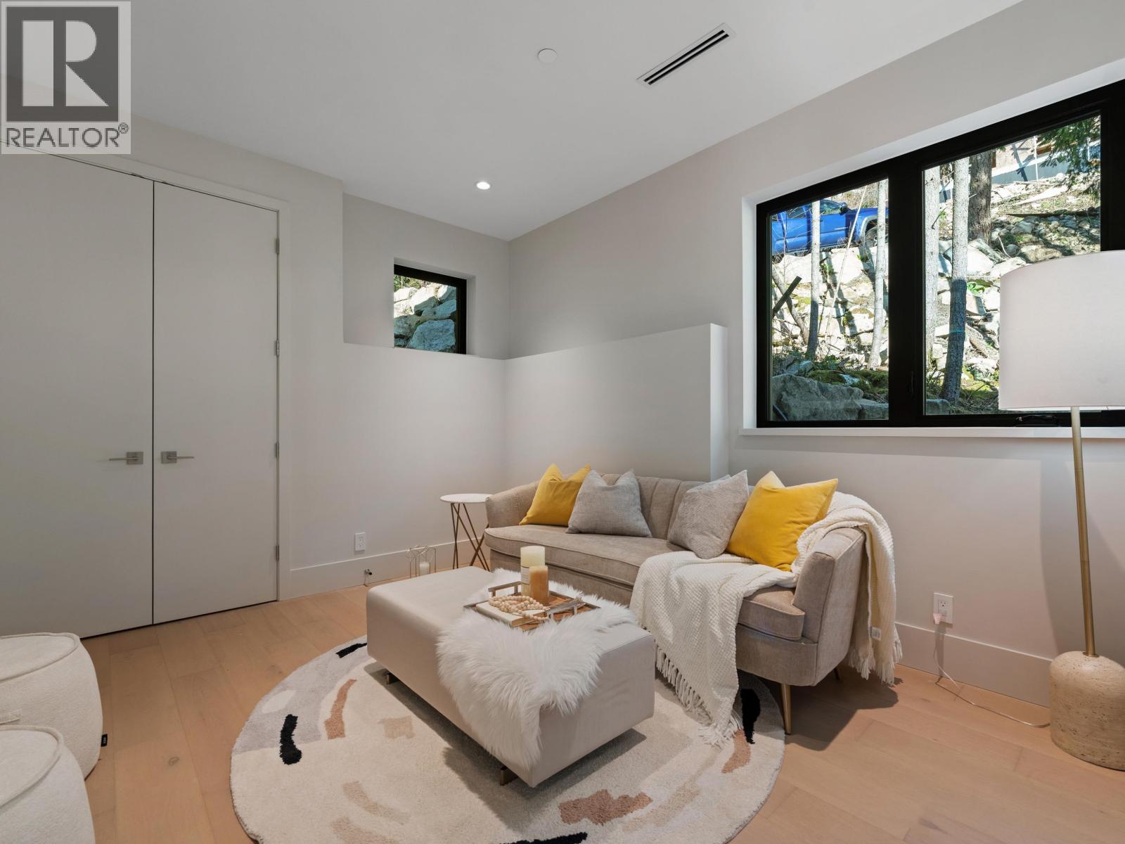 5657 WESTPORT ROAD, West Vancouver