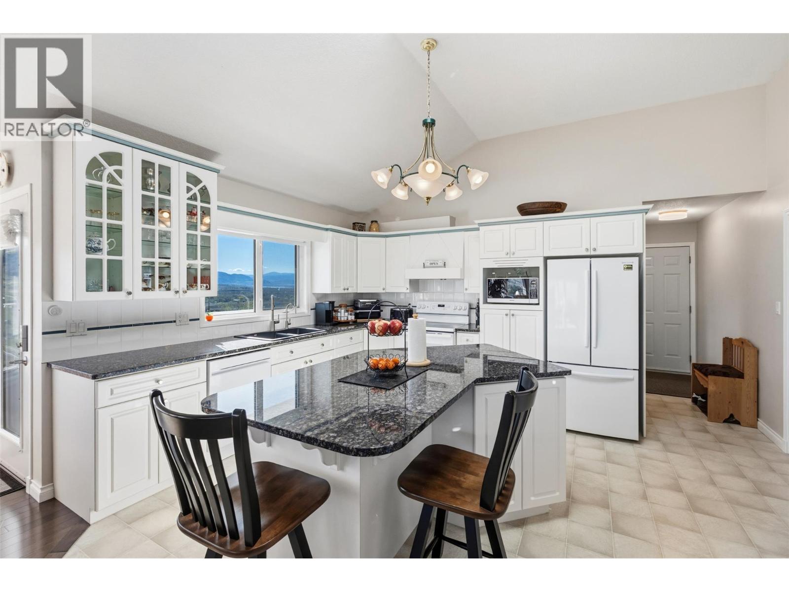 600 PONDEROSA Road, Oliver