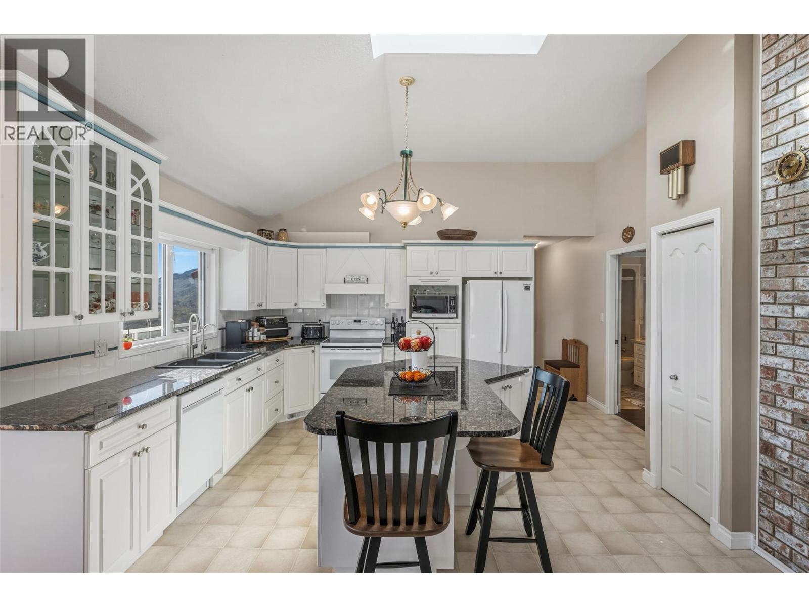 600 PONDEROSA Road, Oliver