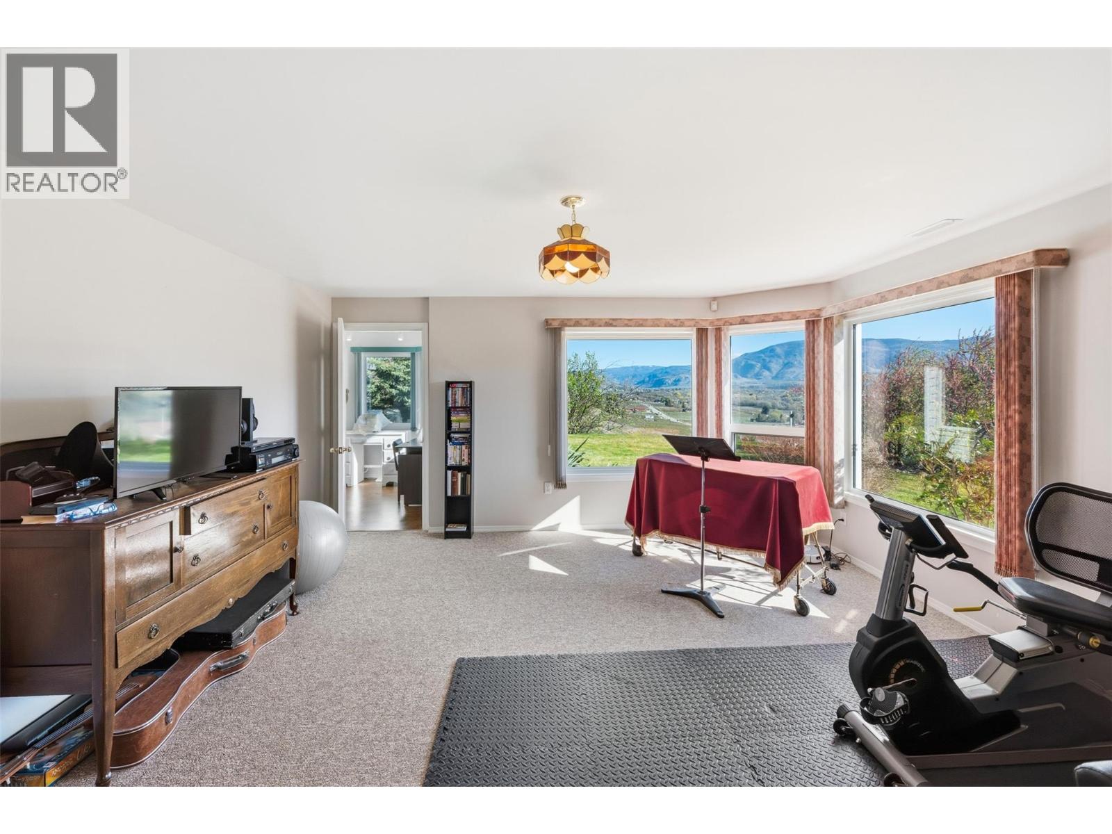 600 PONDEROSA Road, Oliver