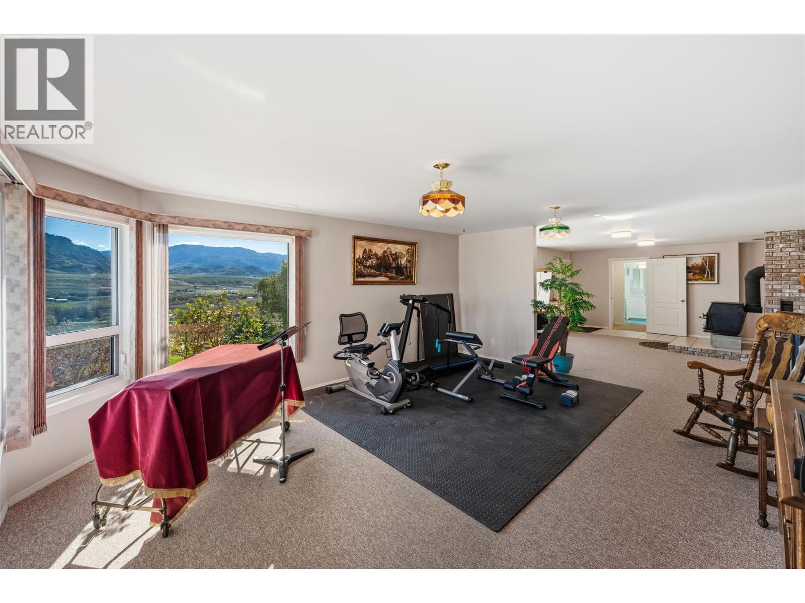 600 PONDEROSA Road, Oliver