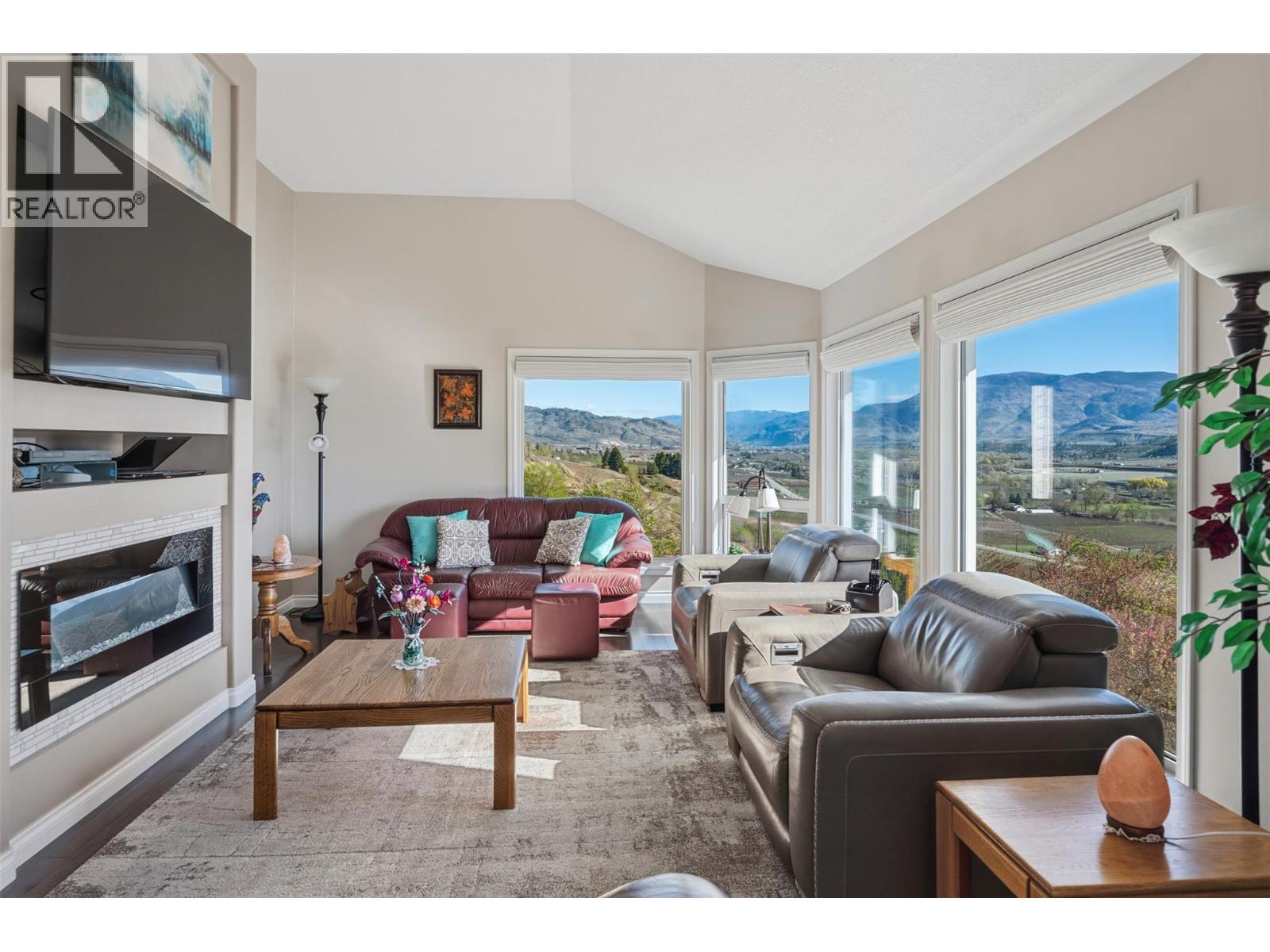 600 PONDEROSA Road, Oliver