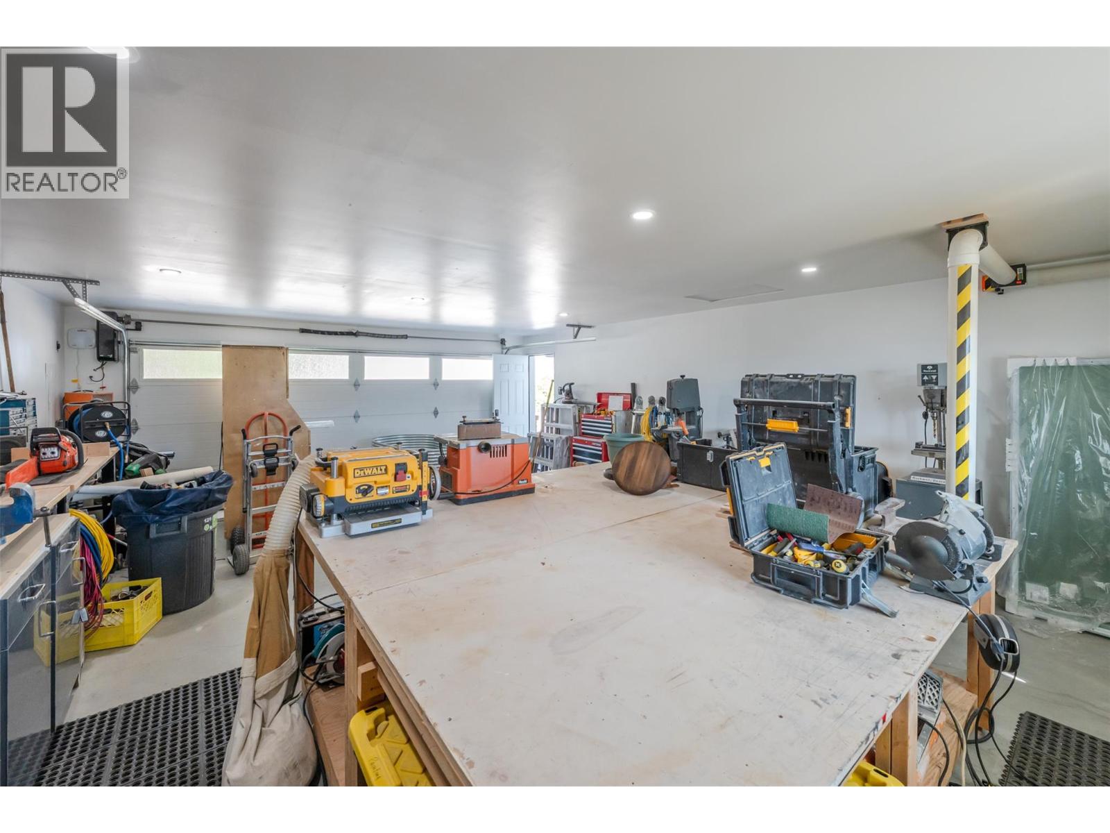 600 PONDEROSA Road, Oliver