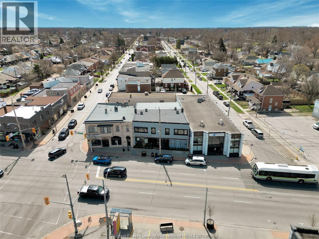 4667 WYANDOTTE STREET East - 2