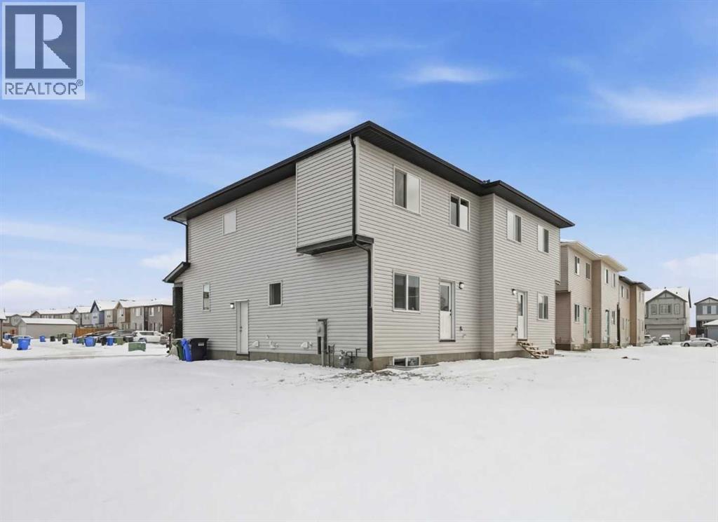 
          21 Cornerbrook Lane Northeast
            <br/>
            <span>Calgary</span>
            , 
            <span>AB</span>
             <span>T3N2H1</span>
         - Photo 6