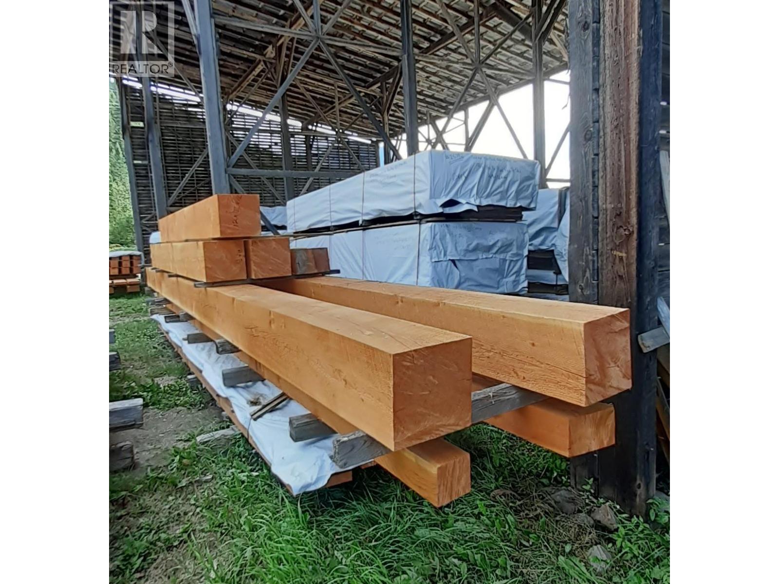 17 Bear Valley Road, Lumby