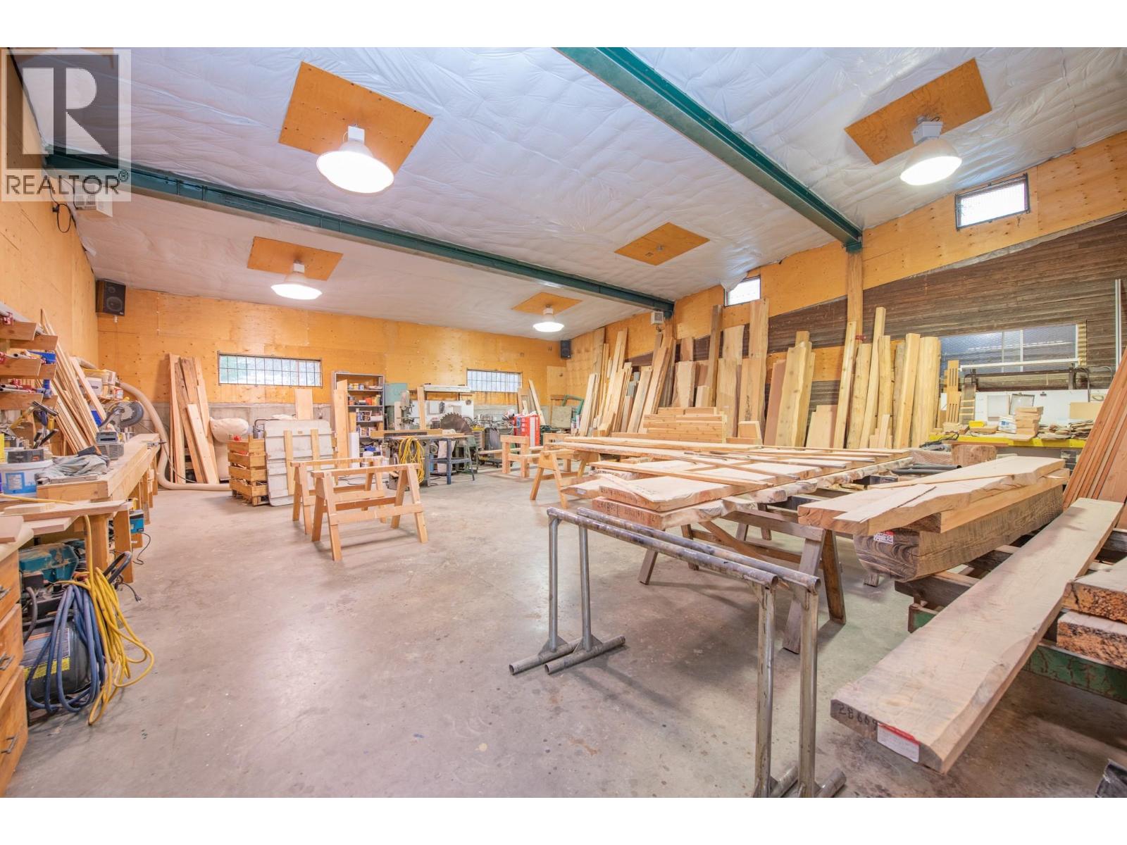 17 Bear Valley Road, Lumby