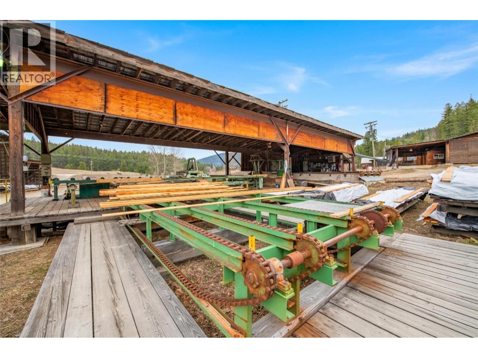 17 Bear Valley Road, Lumby