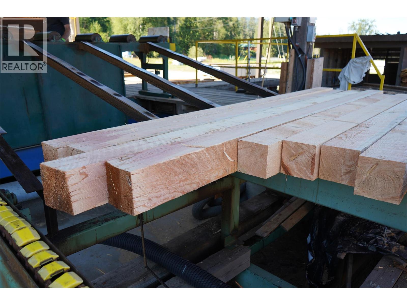 17 Bear Valley Road, Lumby