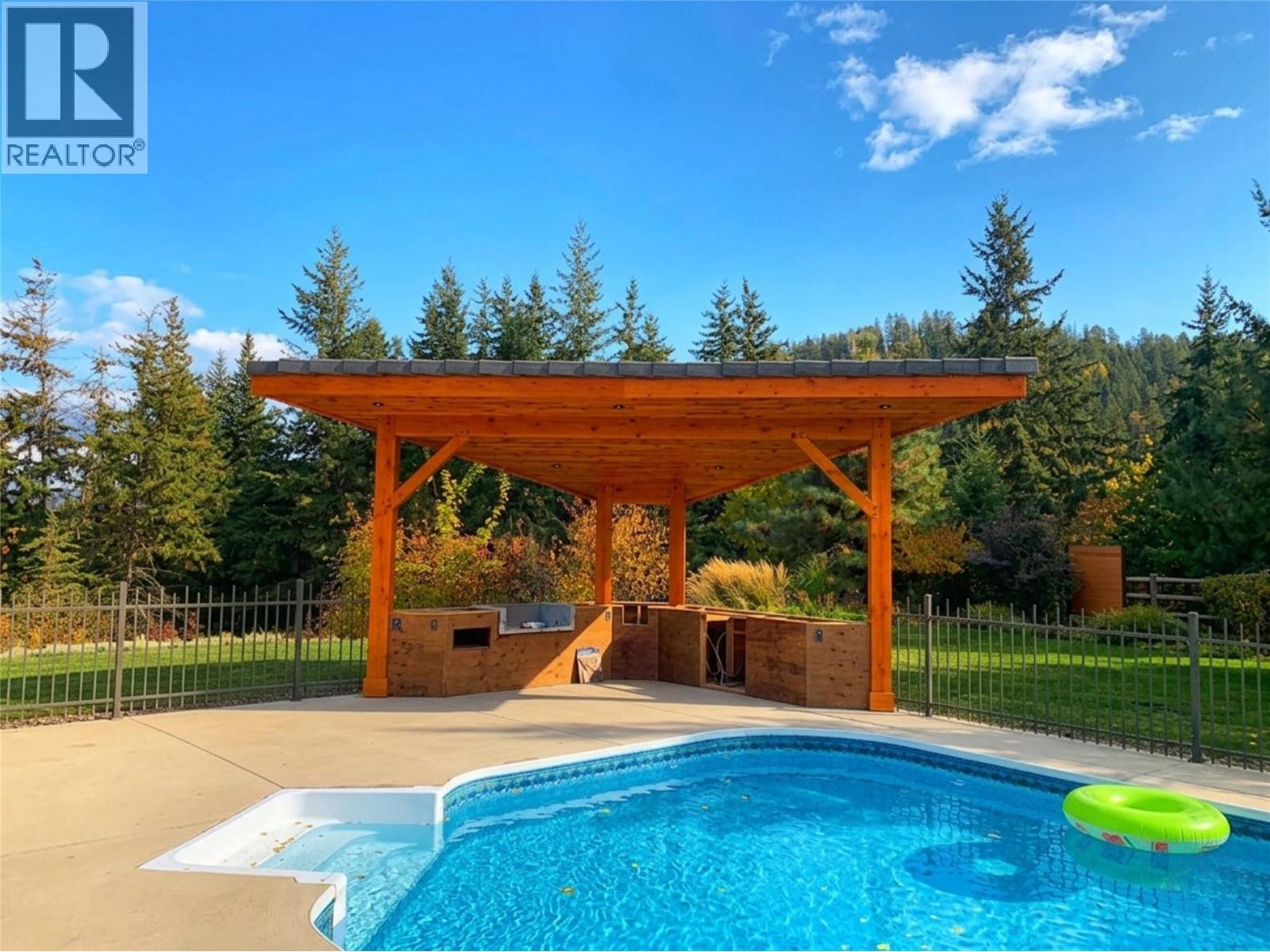 17 Bear Valley Road, Lumby