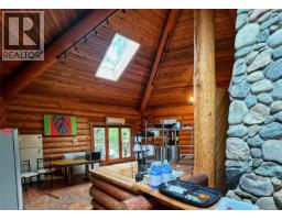 Living room - 10760 Guilbride Dr, Saltair, BC V0G2B2 Photo 11