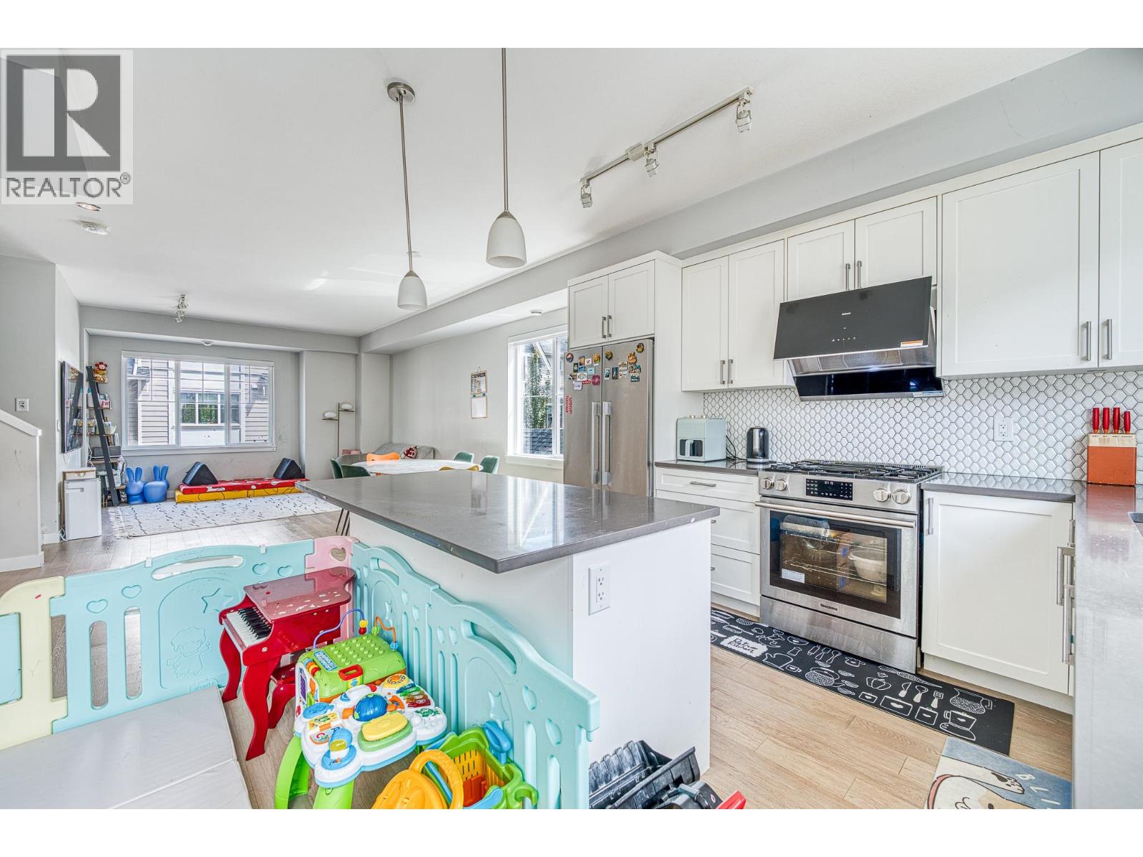 21 7180 LECHOW STREET, Richmond