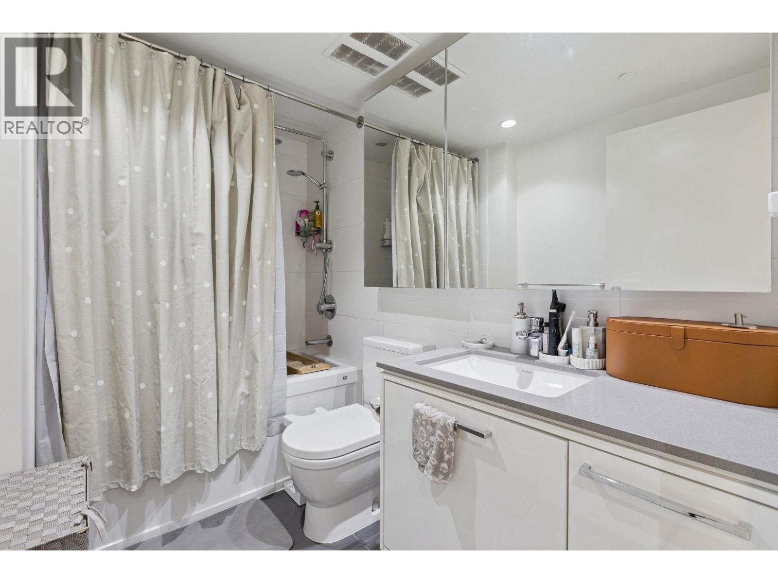 707 680 SEYLYNN CRESCENT, North Vancouver