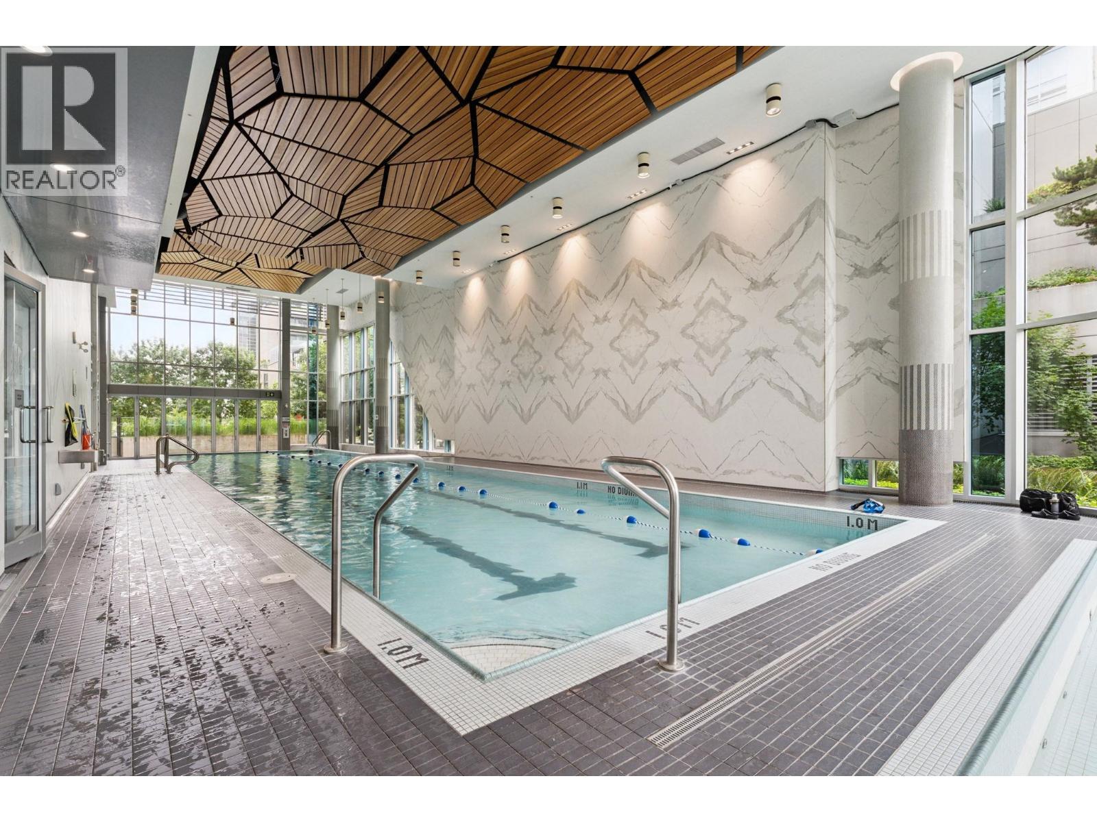 707 680 SEYLYNN CRESCENT, North Vancouver