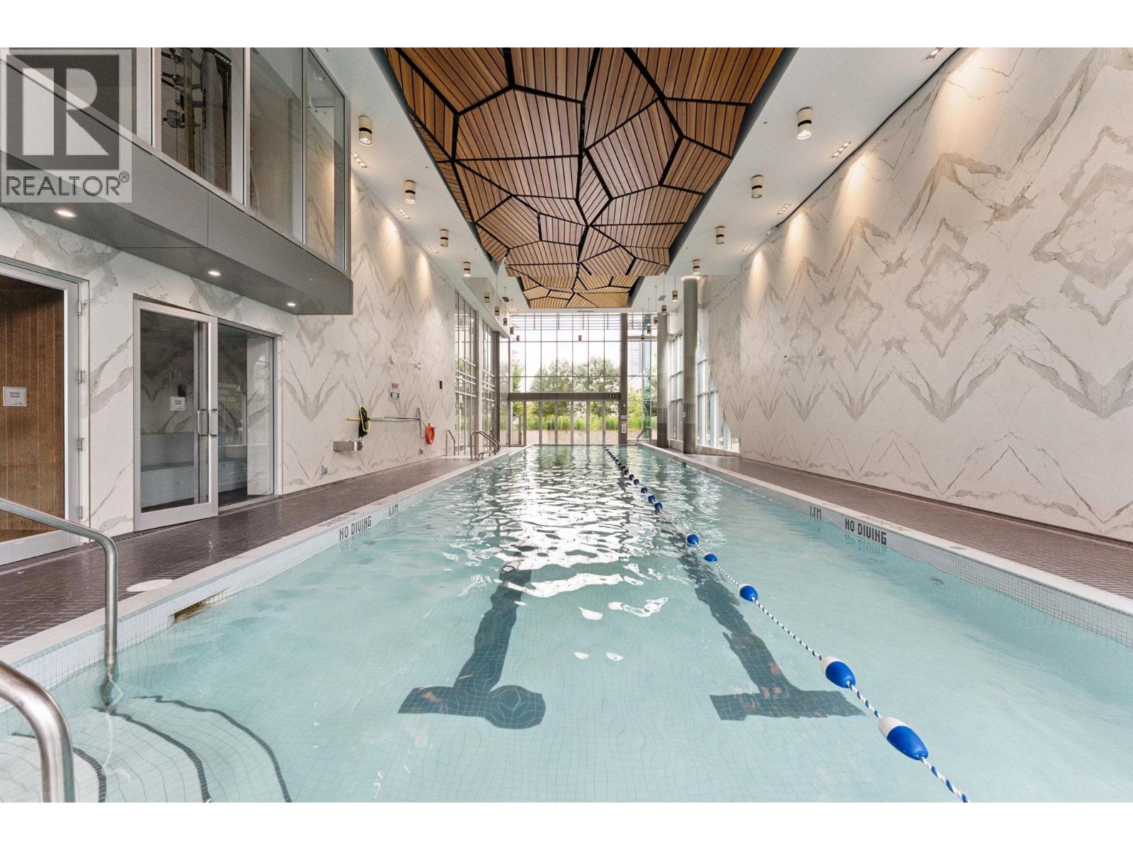 707 680 SEYLYNN CRESCENT, North Vancouver