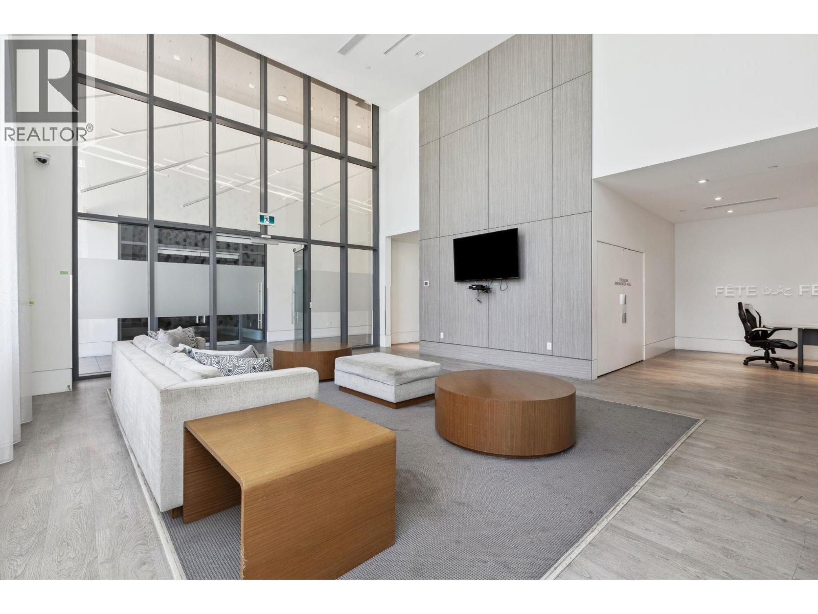 707 680 SEYLYNN CRESCENT, North Vancouver