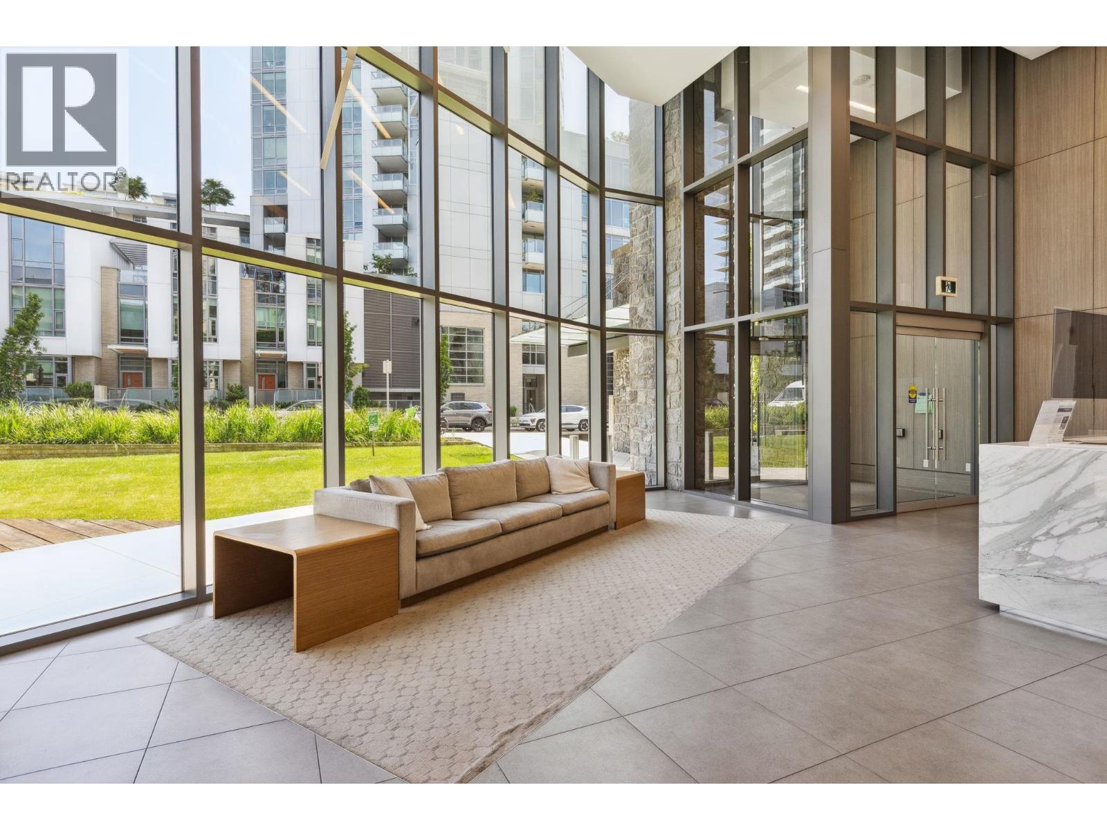 707 680 SEYLYNN CRESCENT, North Vancouver