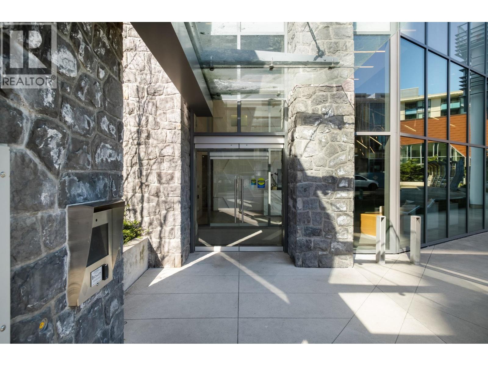 707 680 SEYLYNN CRESCENT, North Vancouver