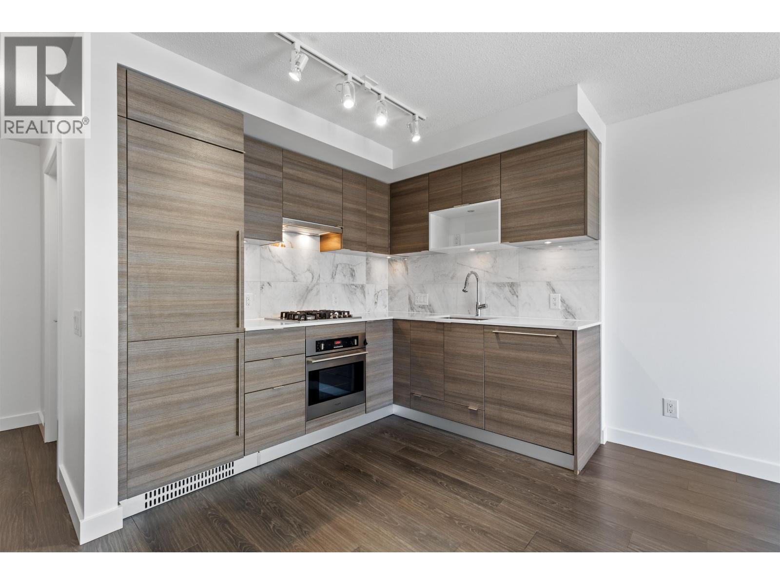 2501 602 COMO LAKE AVENUE, Coquitlam
