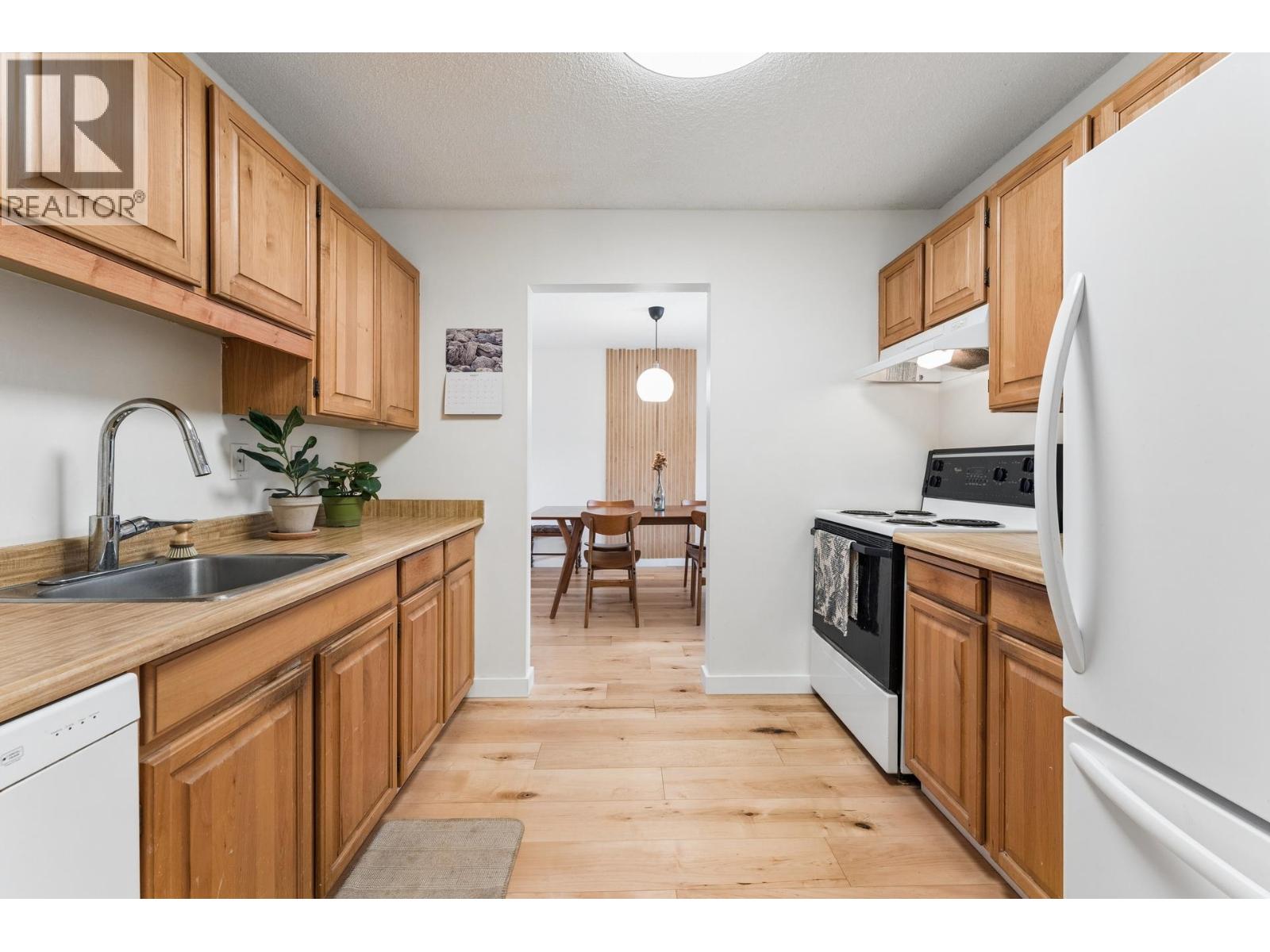 211 1385 DRAYCOTT ROAD, North Vancouver