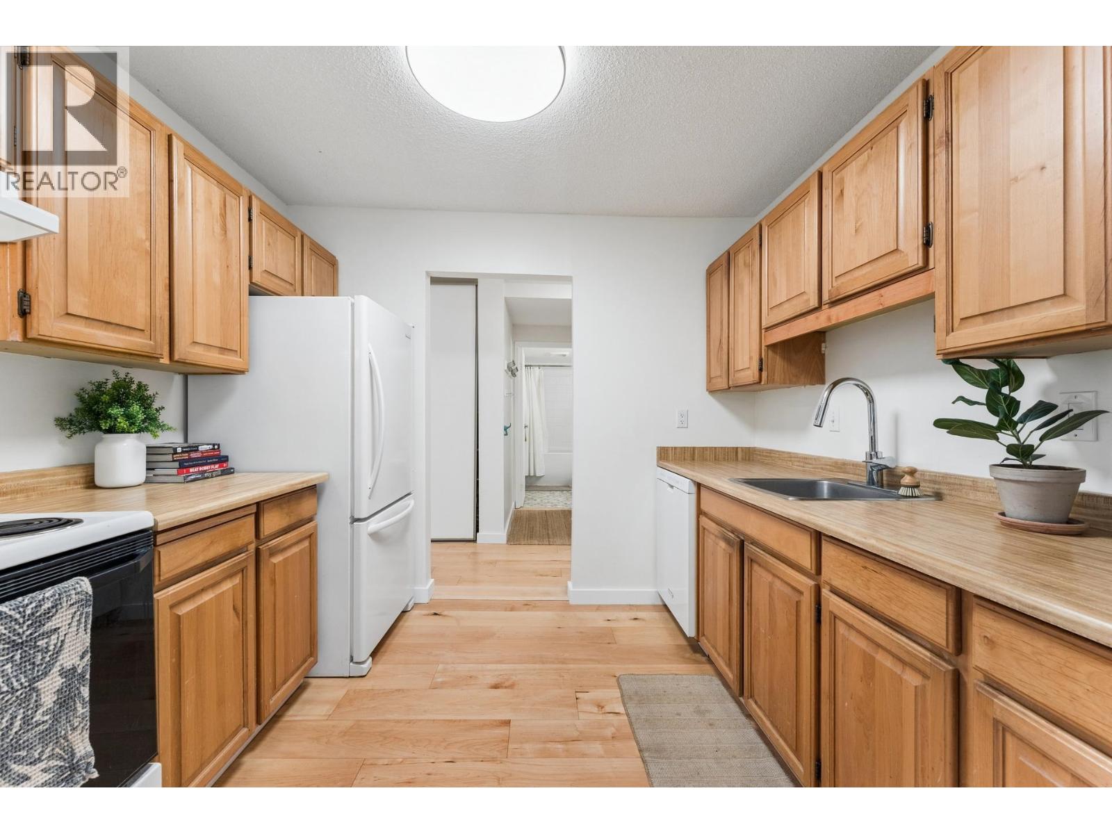 211 1385 DRAYCOTT ROAD, North Vancouver