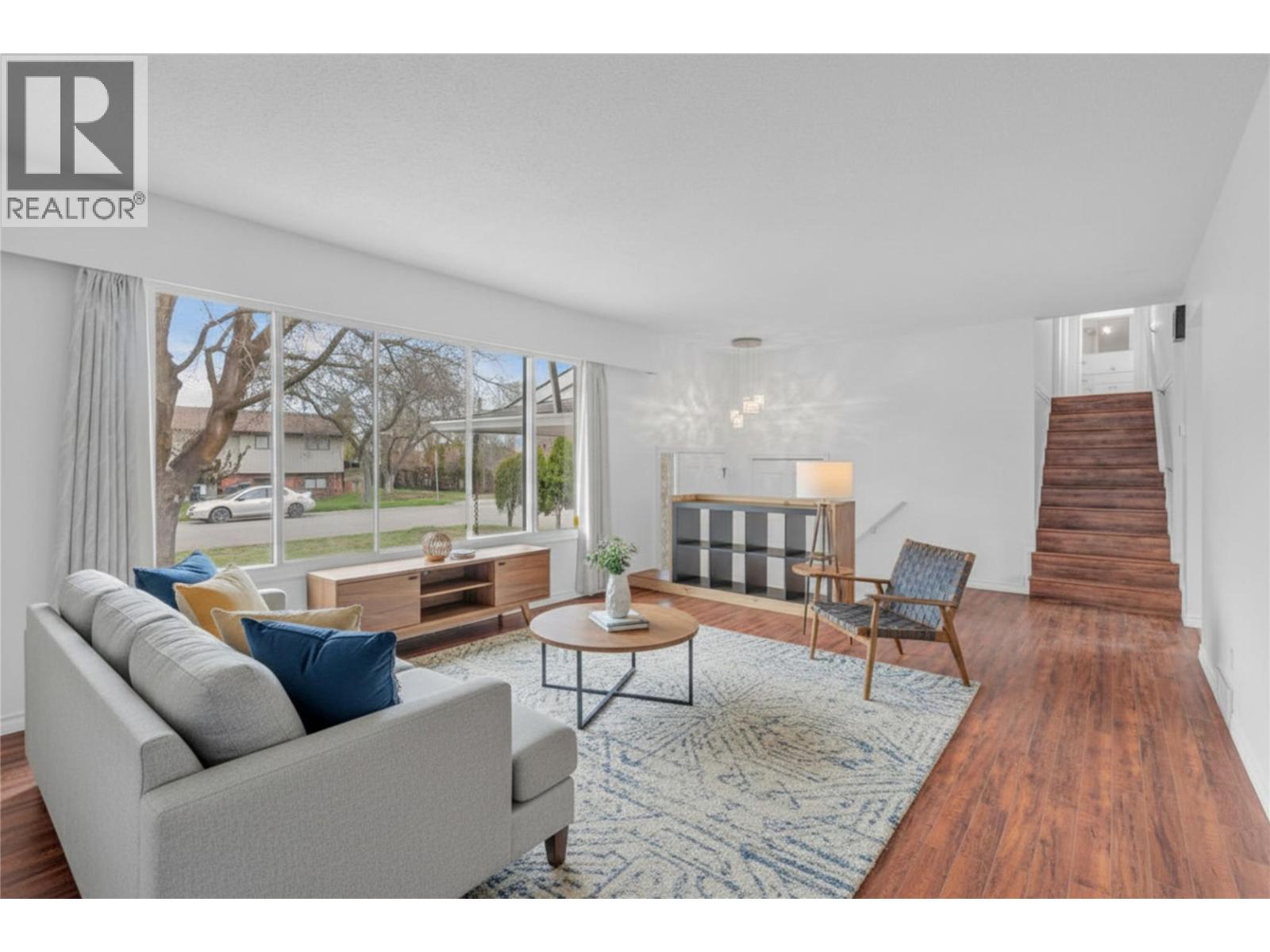  693 Paret Place, Kelowna