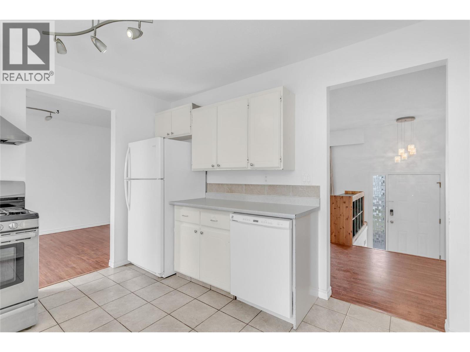  693 Paret Place, Kelowna