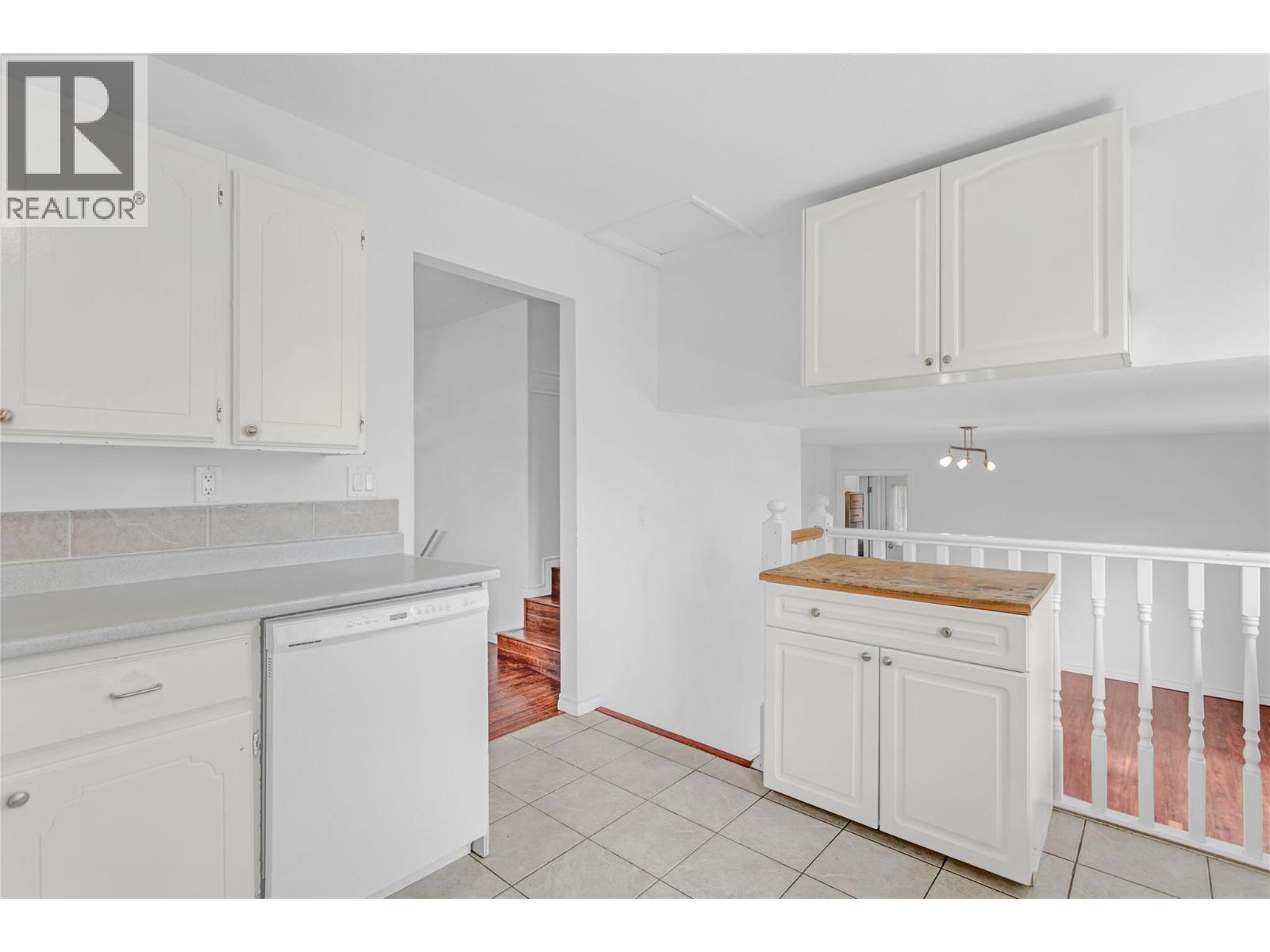  693 Paret Place, Kelowna