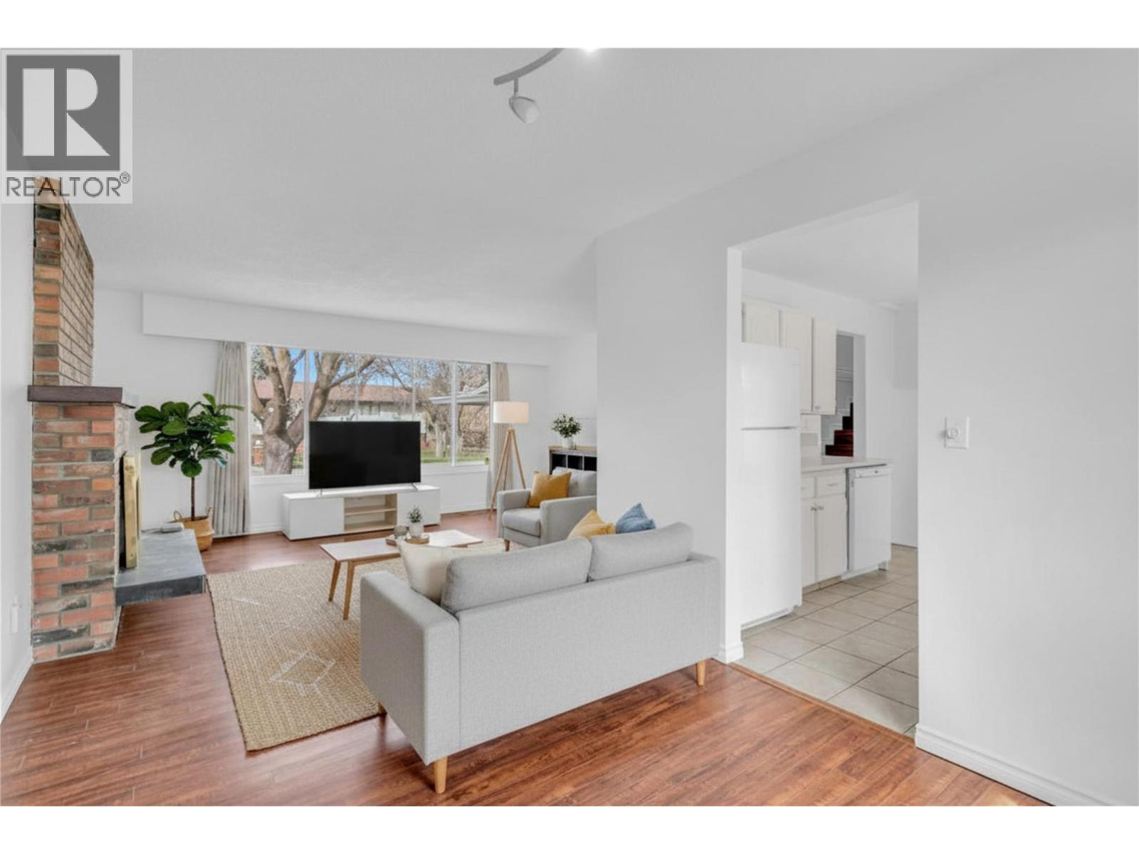  693 Paret Place, Kelowna