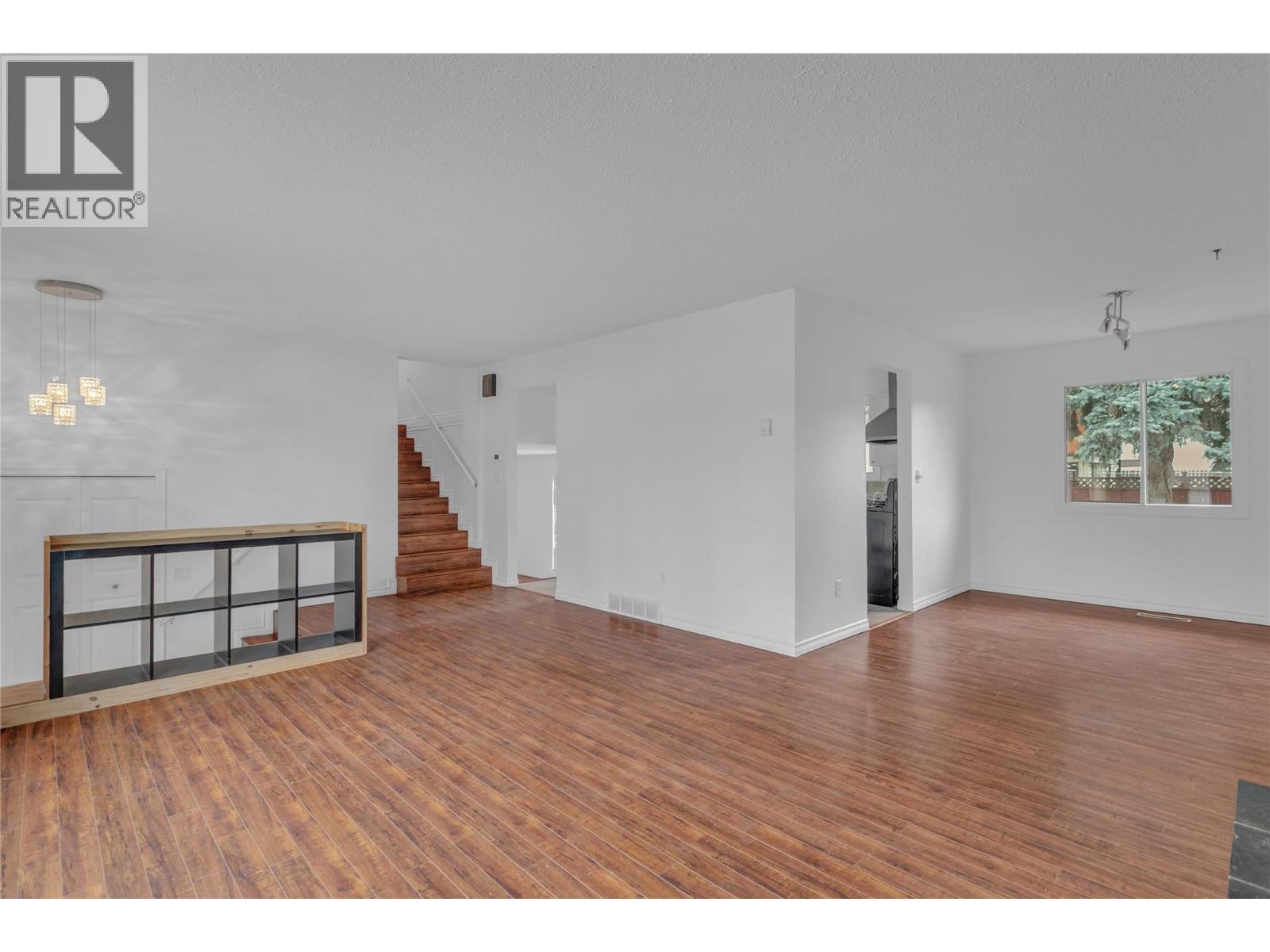  693 Paret Place, Kelowna