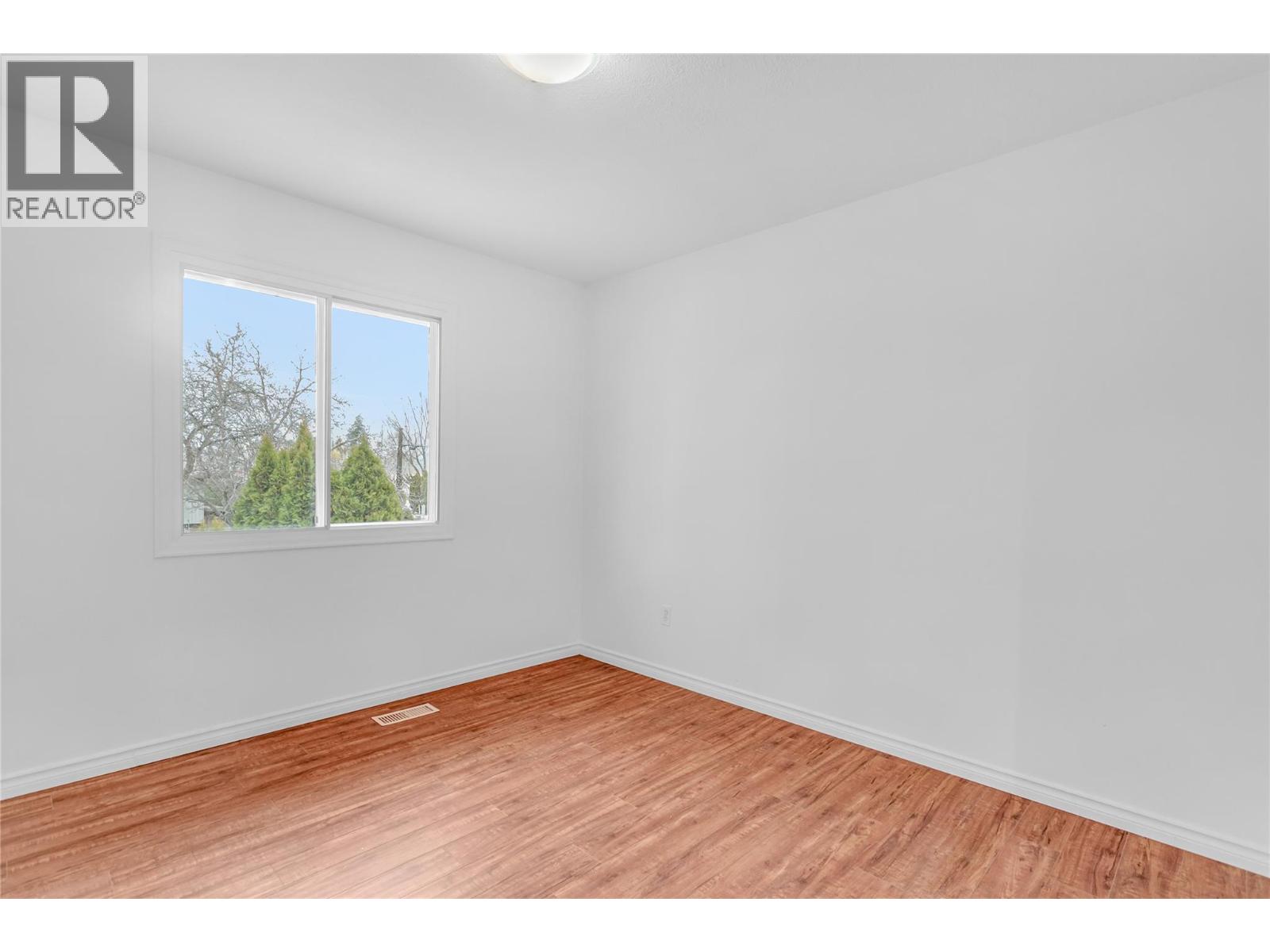  693 Paret Place, Kelowna