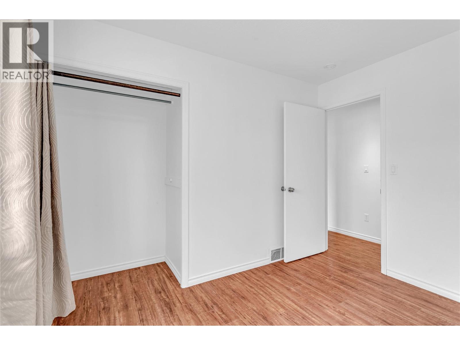  693 Paret Place, Kelowna