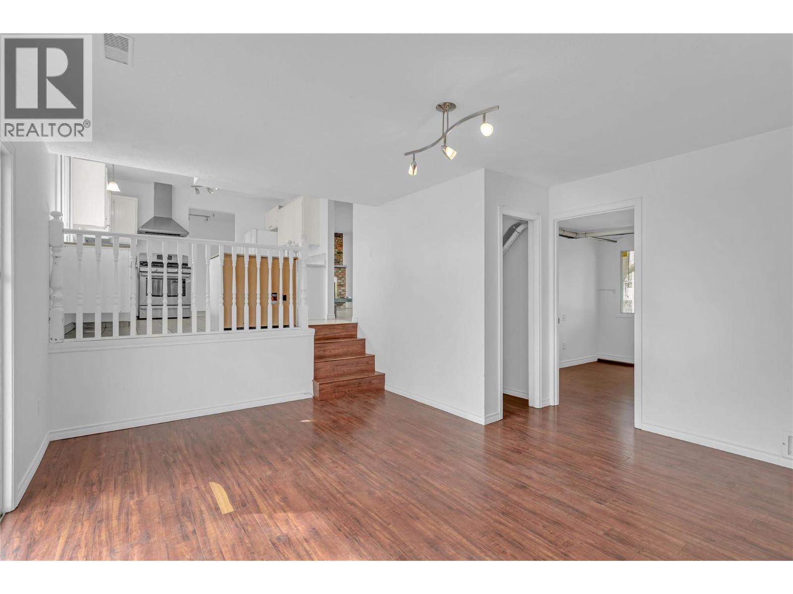  693 Paret Place, Kelowna