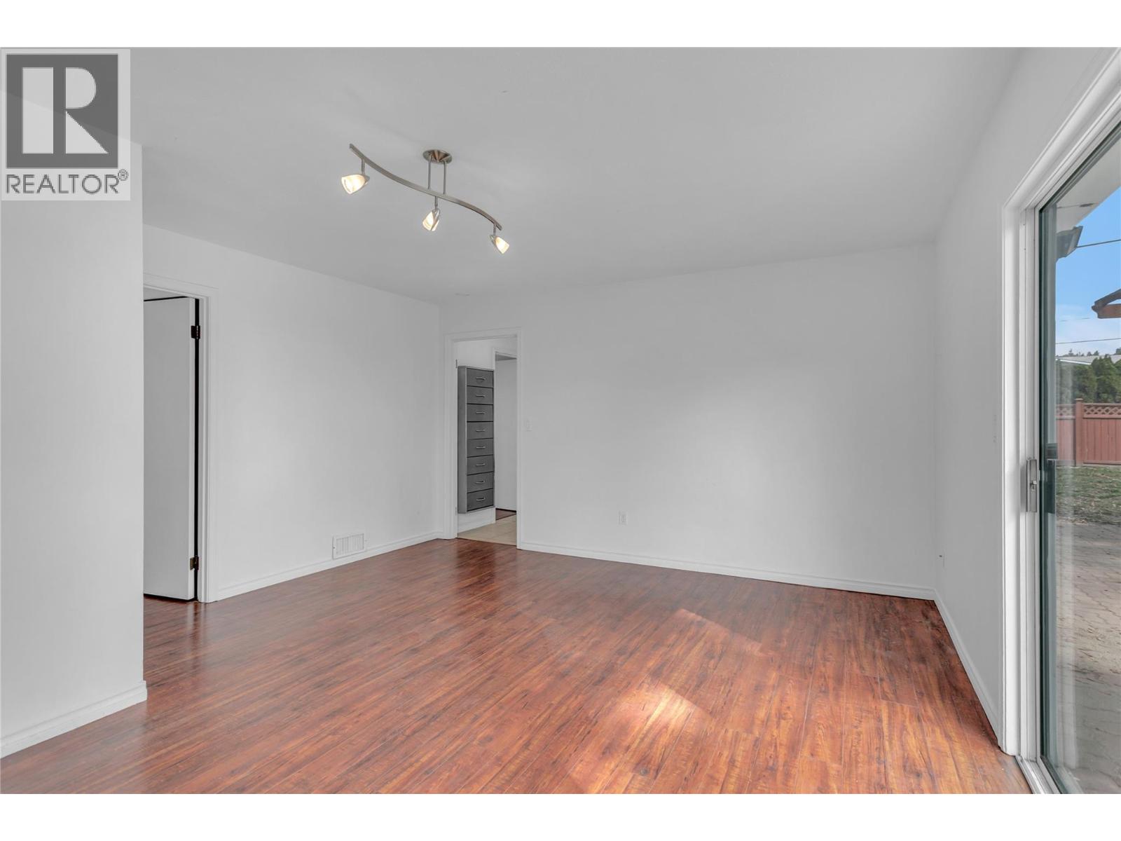  693 Paret Place, Kelowna