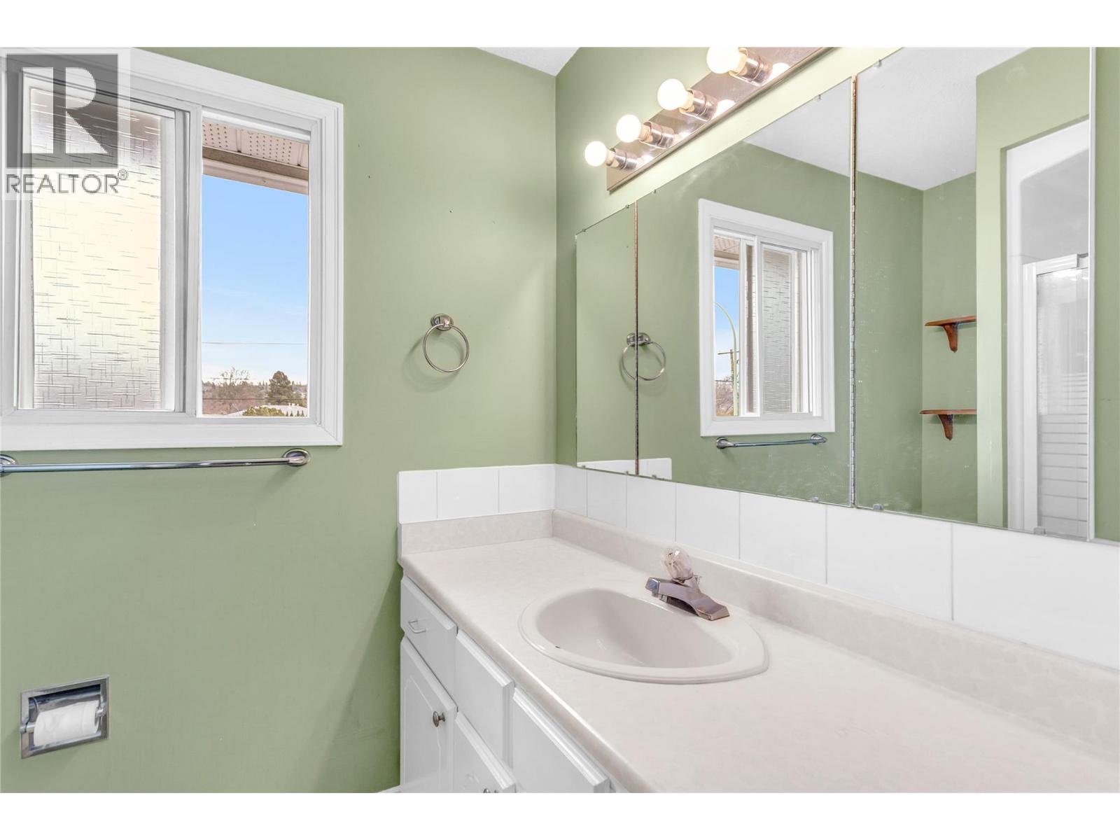  693 Paret Place, Kelowna