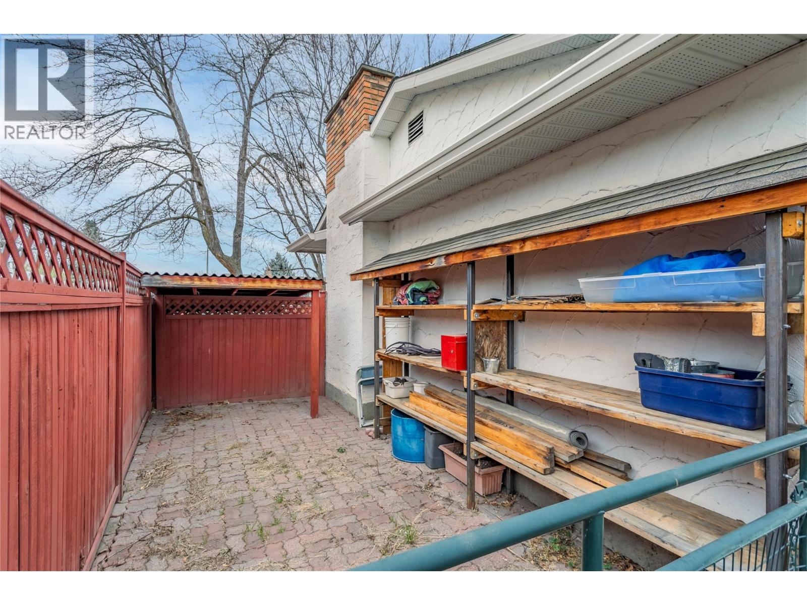  693 Paret Place, Kelowna