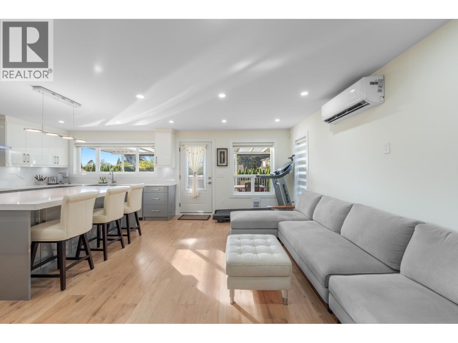 8649 11TH AVENUE, Burnaby