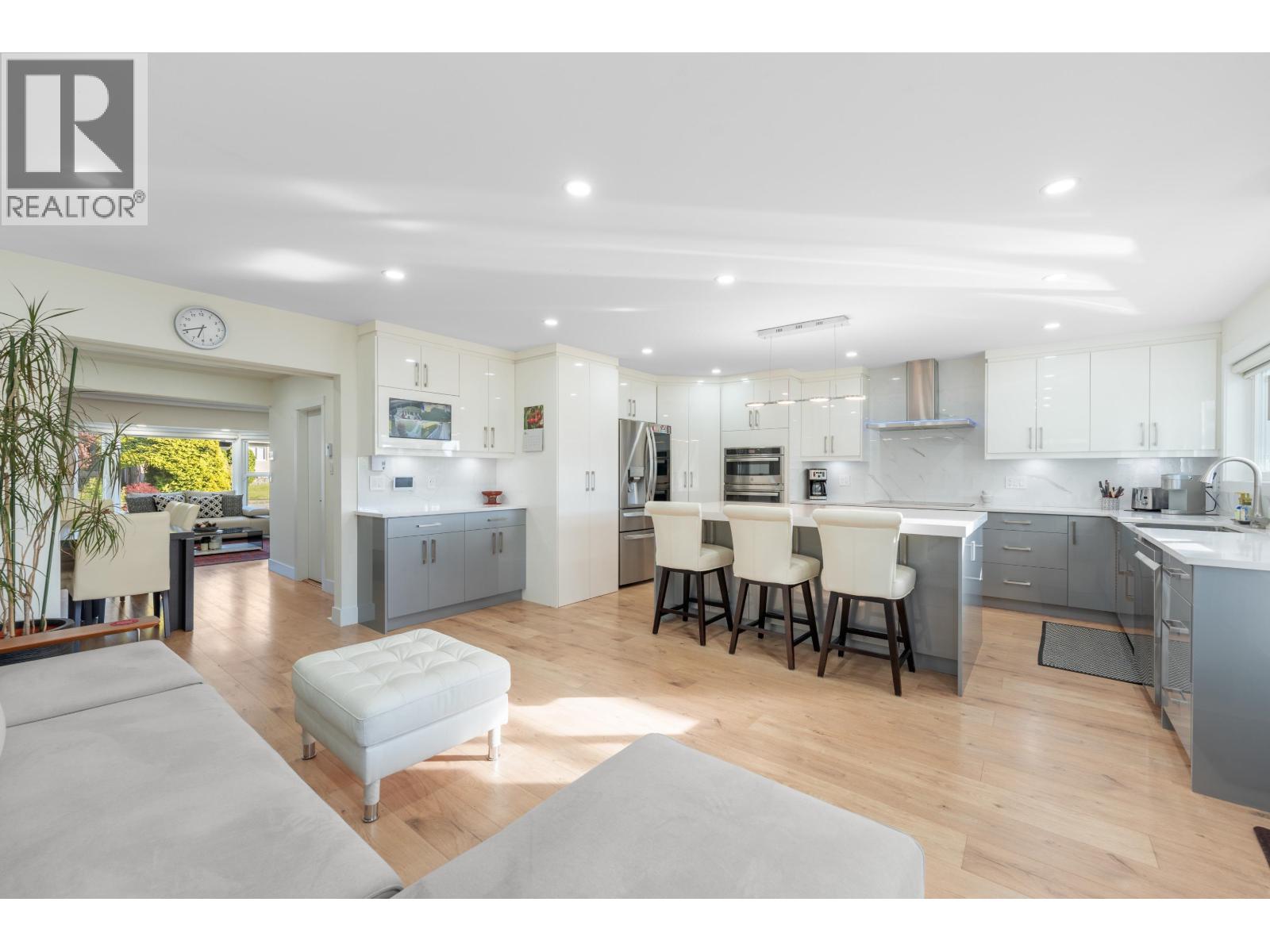 8649 11TH AVENUE, Burnaby