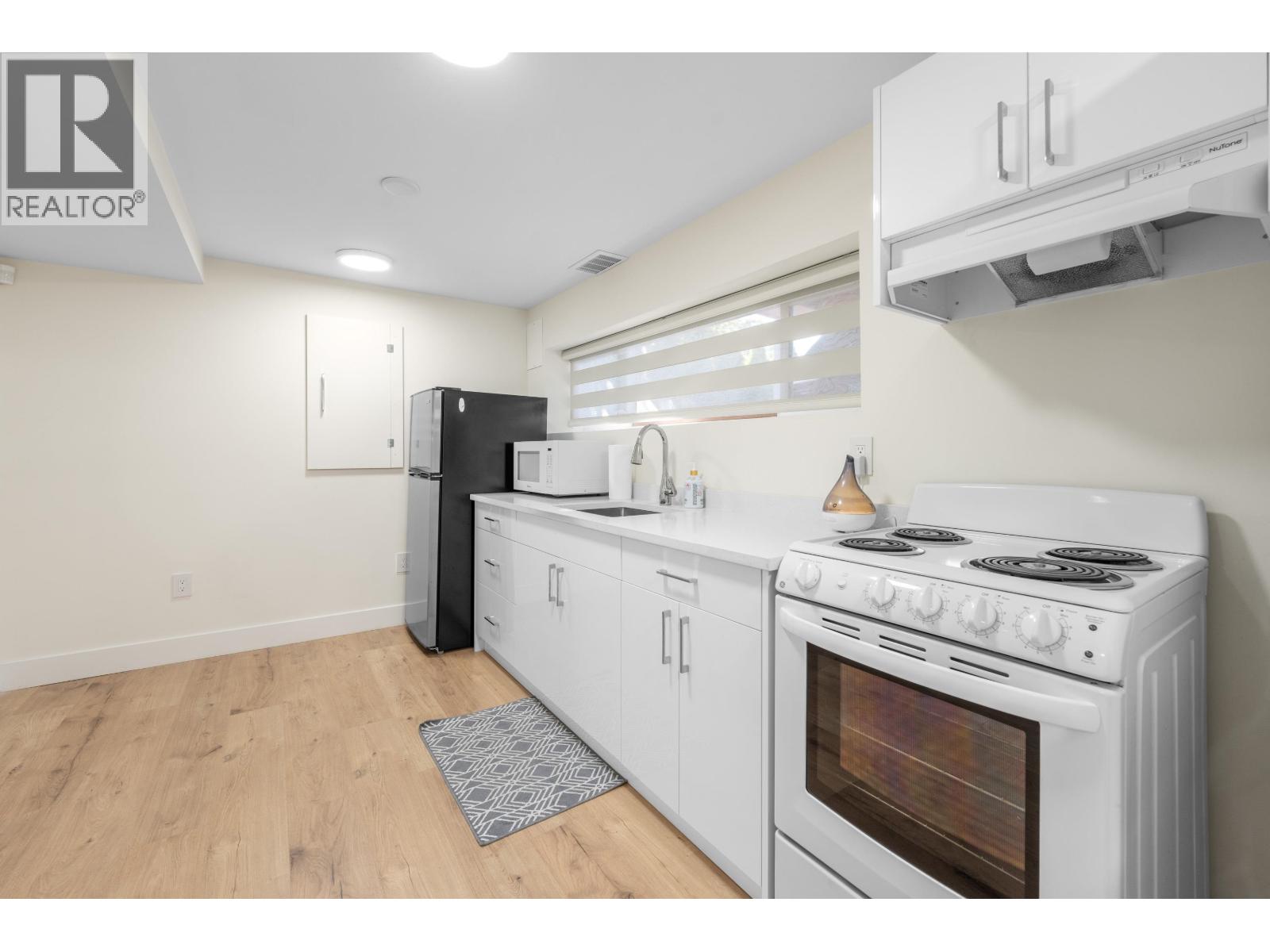 8649 11TH AVENUE, Burnaby