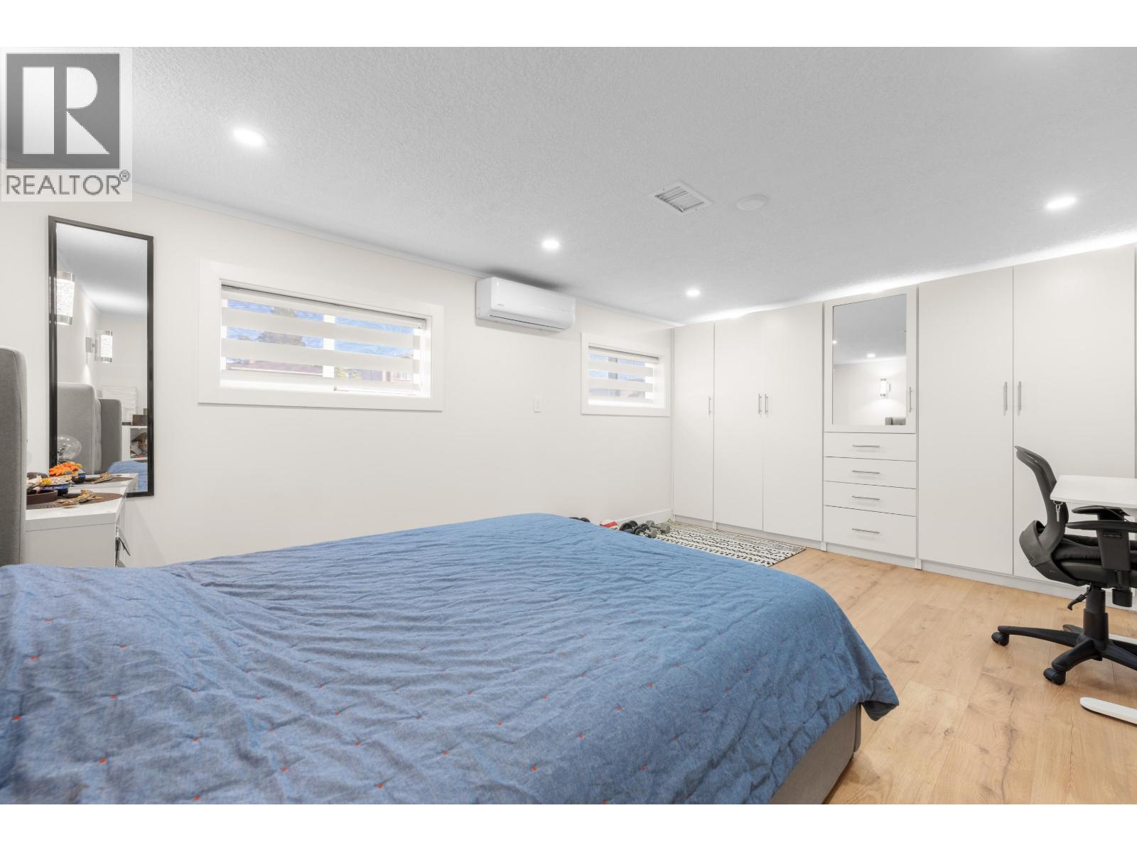 8649 11TH AVENUE, Burnaby