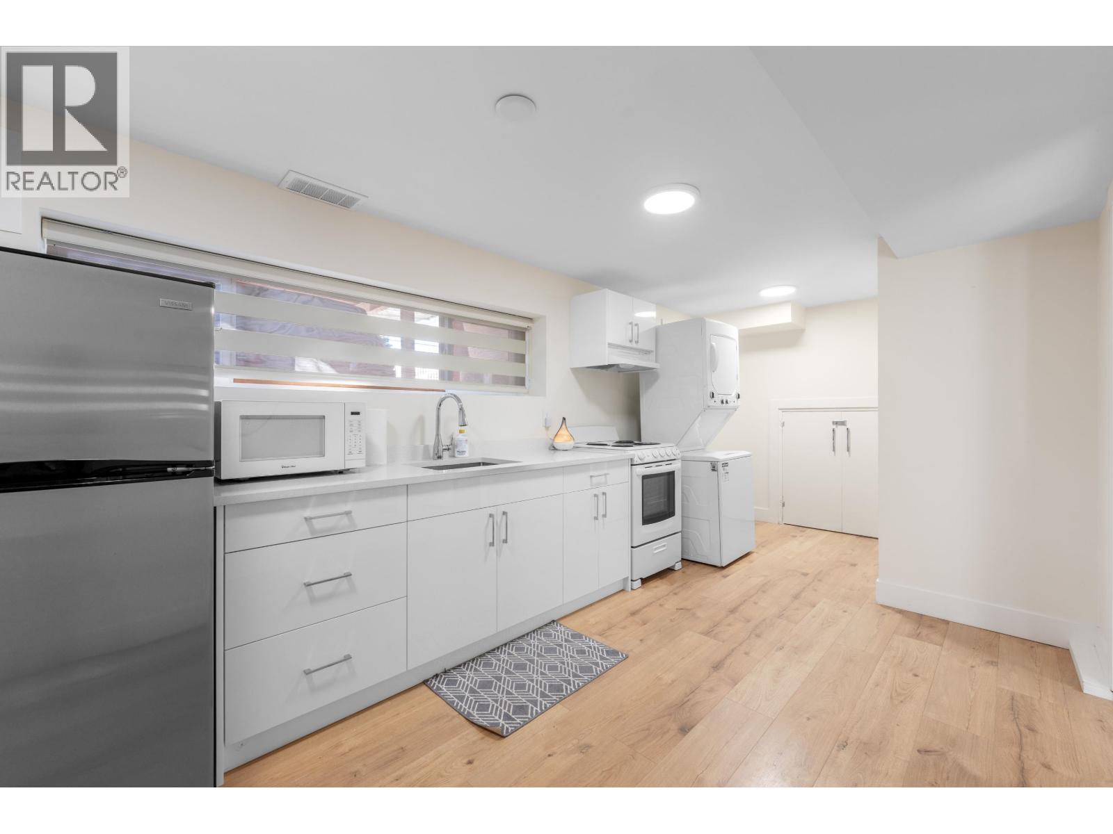 8649 11TH AVENUE, Burnaby