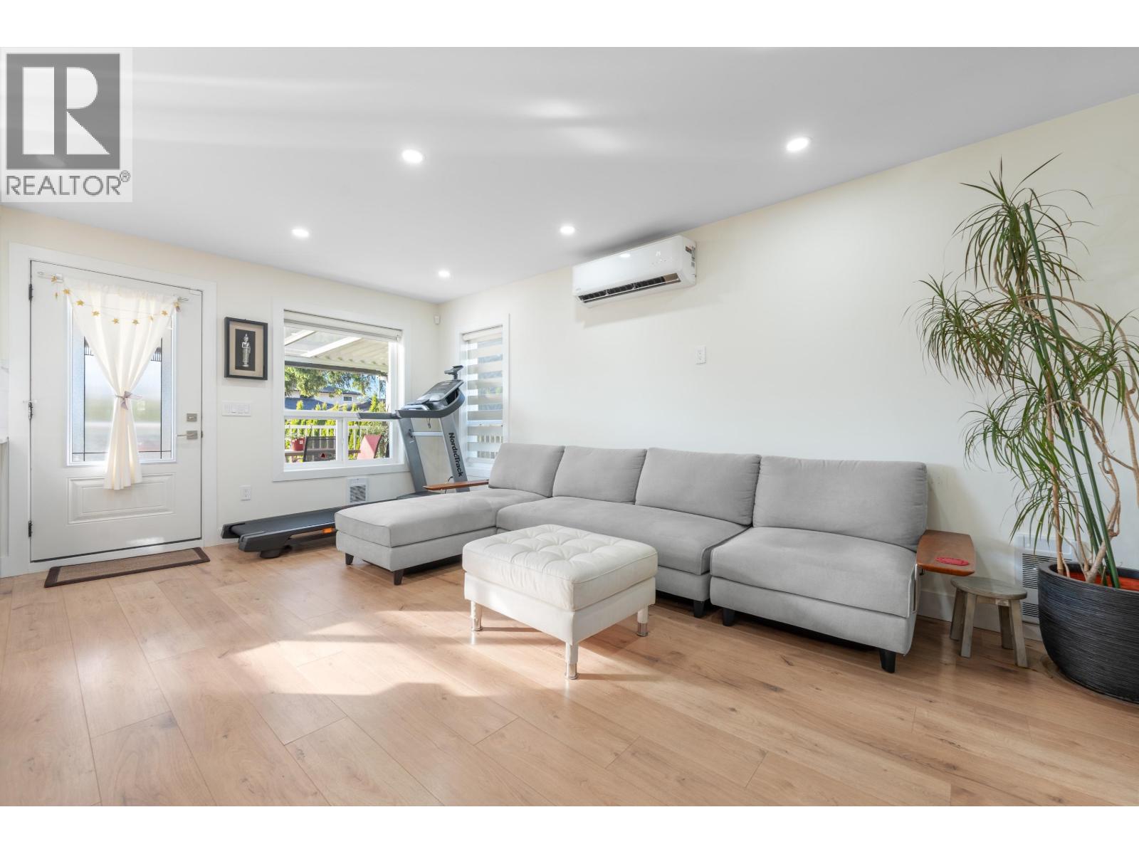 8649 11TH AVENUE, Burnaby